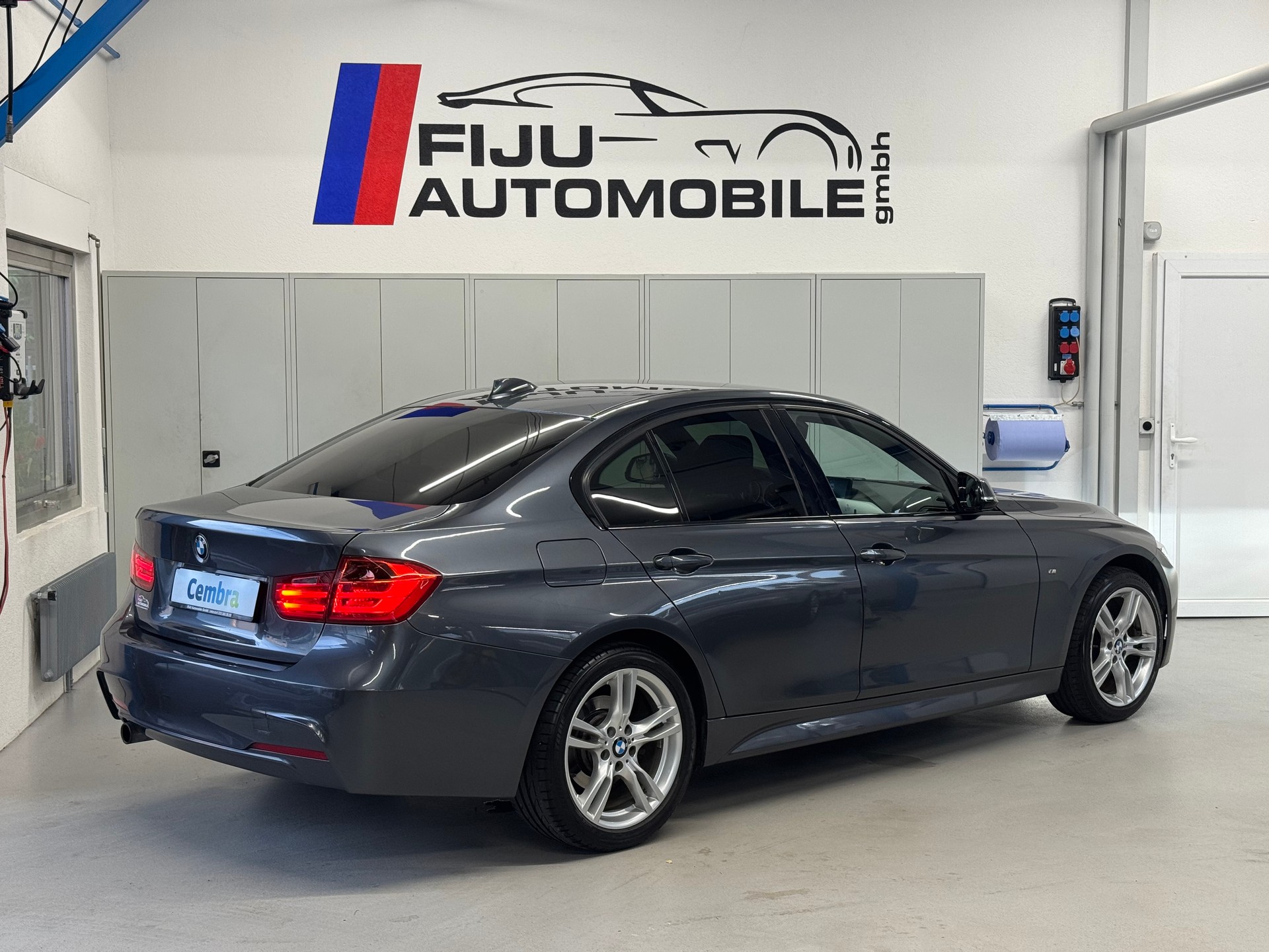 BMW 320d xDrive Steptronic-image-3