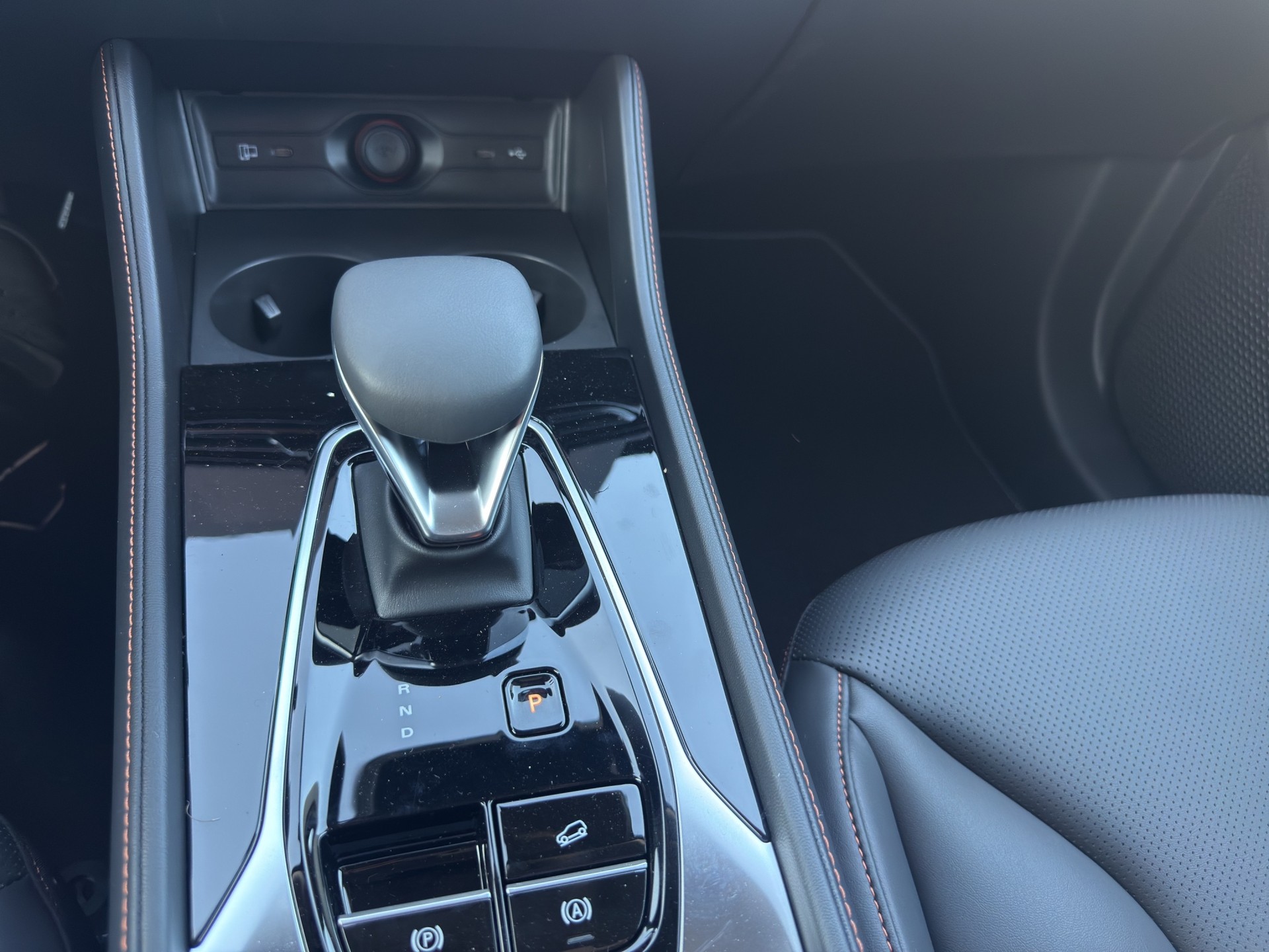 MG HS 1.5 T HEV Luxury-image-13
