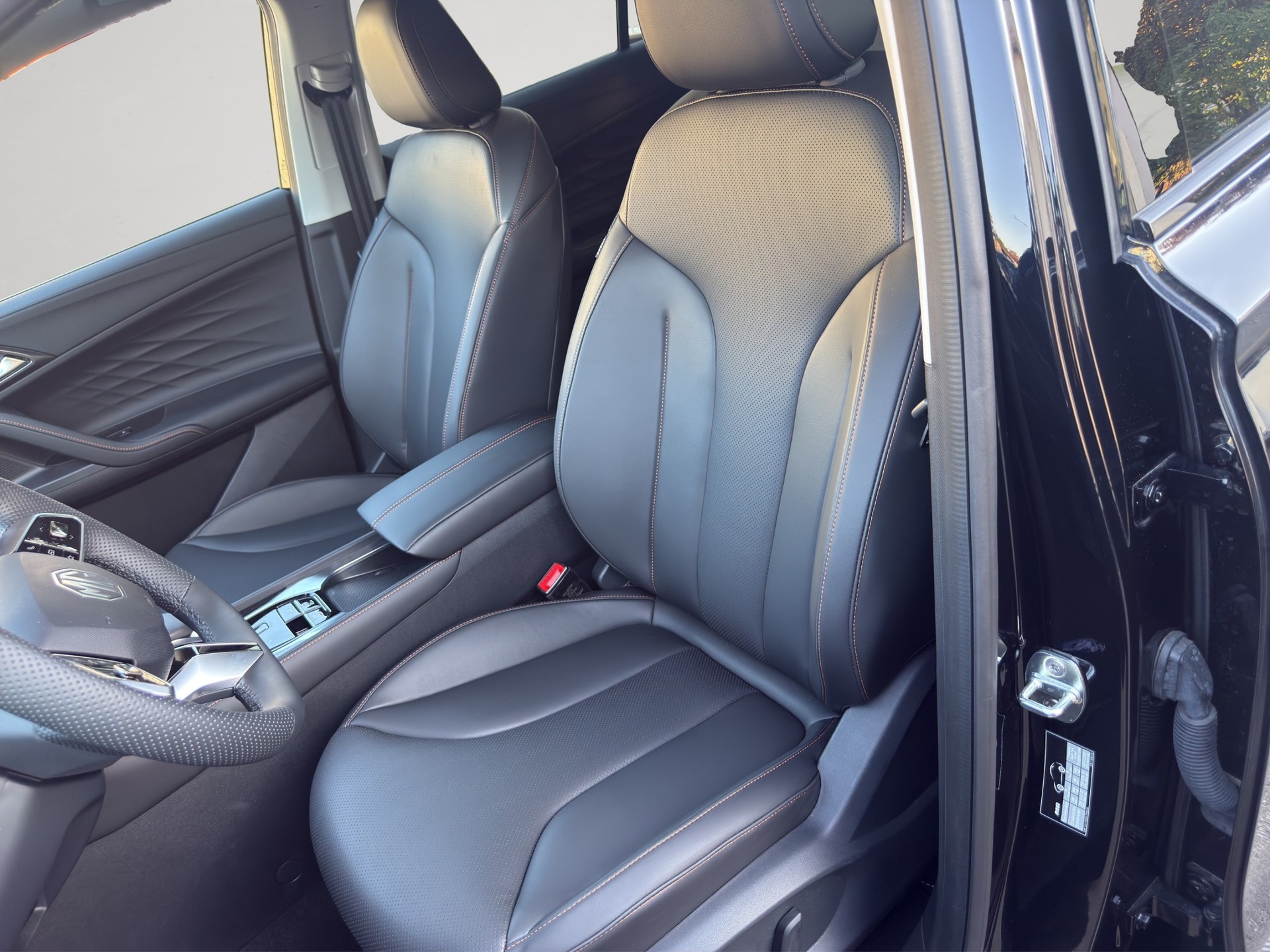 MG HS 1.5 T HEV Luxury-image-16