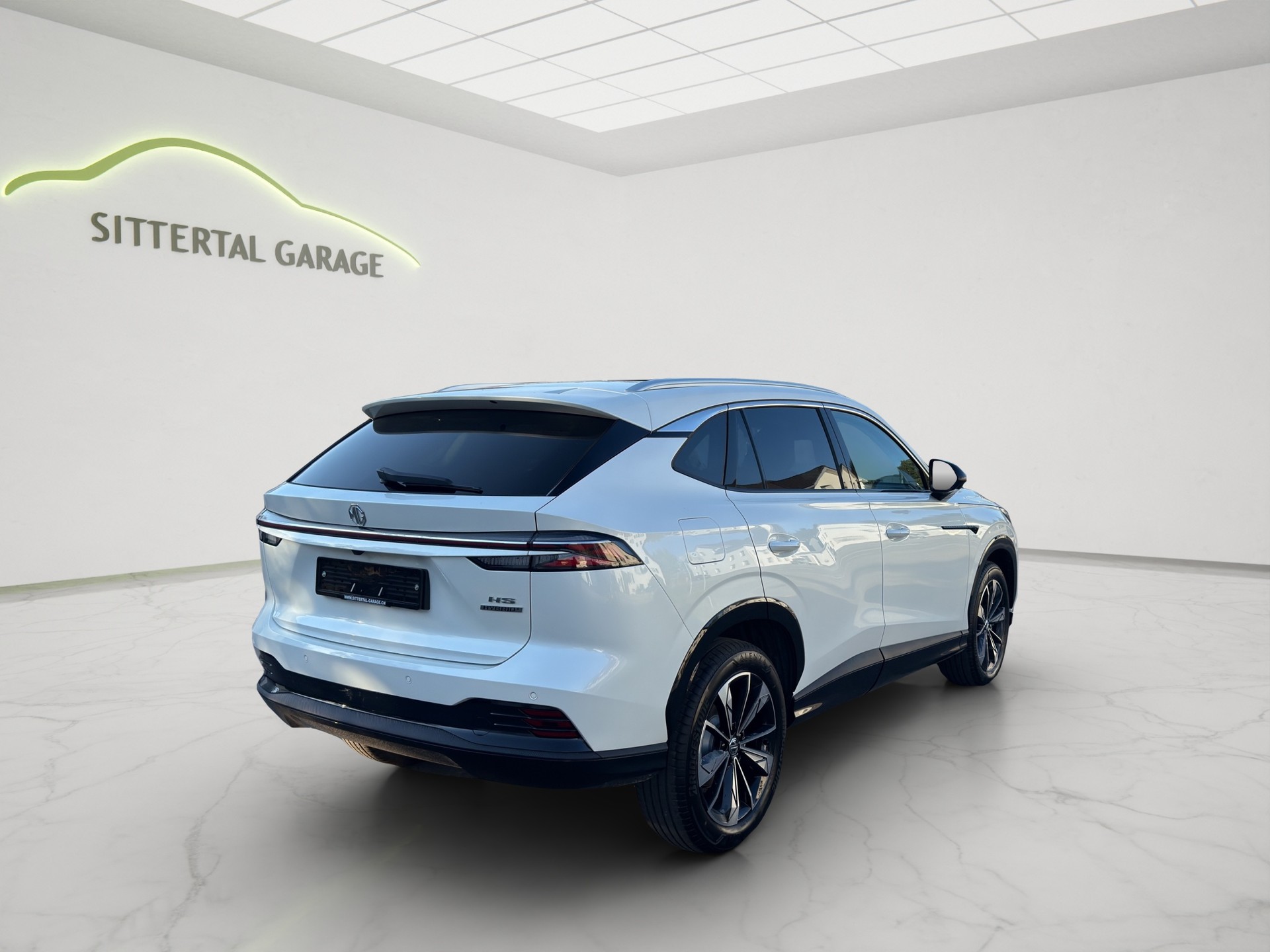 MG HS 1.5 T HEV Luxury-showroom-element-3