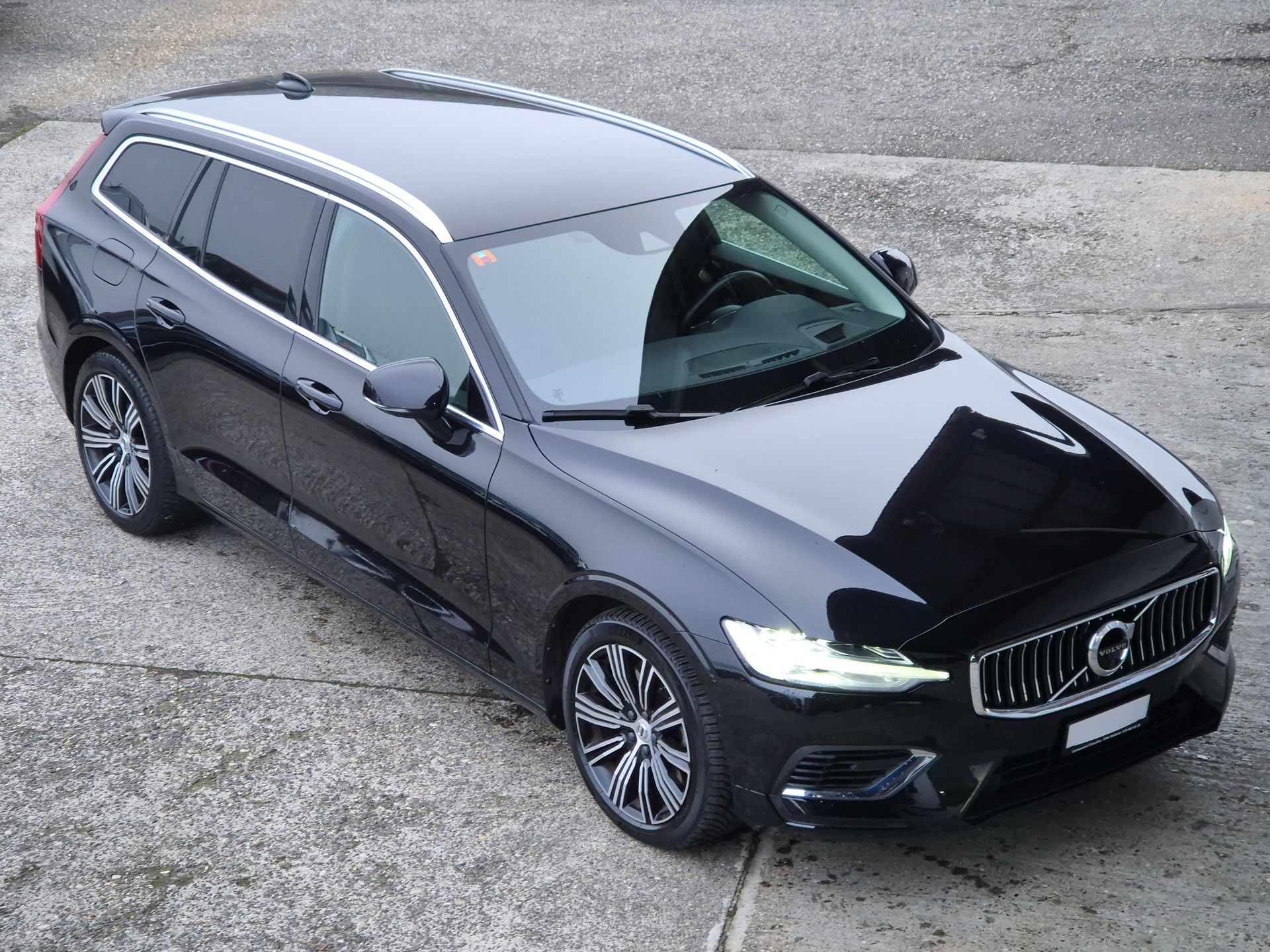 VOLVO V60 T6 eAWD Twin Engine Inscription Geartronic-showroom-element-1