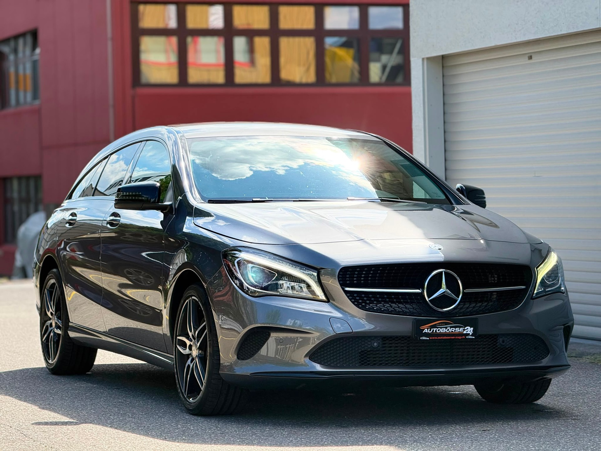 MERCEDES-BENZ CLA 250 Urban 4m Shooting Brake-showroom-element-1