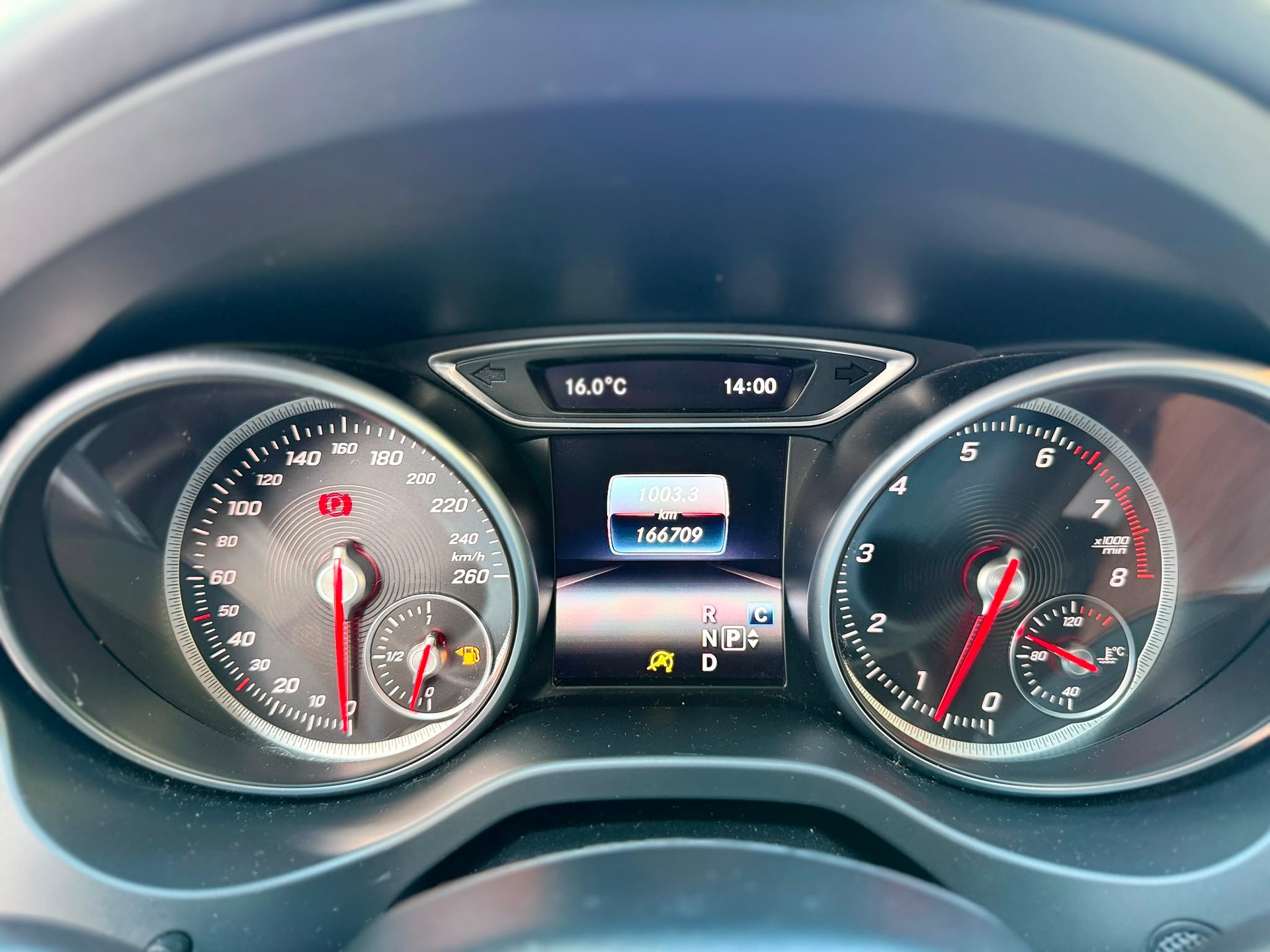 MERCEDES-BENZ CLA 250 Urban 4m Shooting Brake-image-18