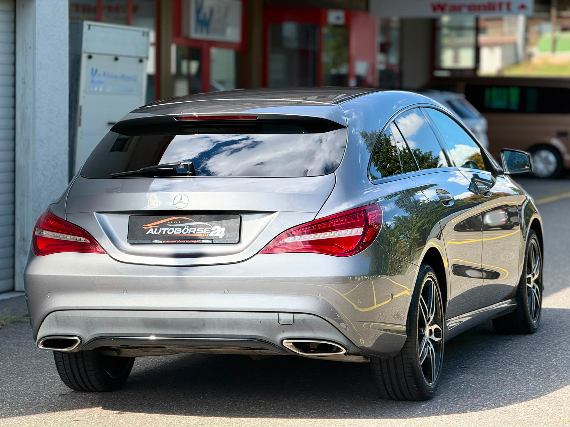 MERCEDES-BENZ CLA 250 Urban 4m Shooting Brake-image-4