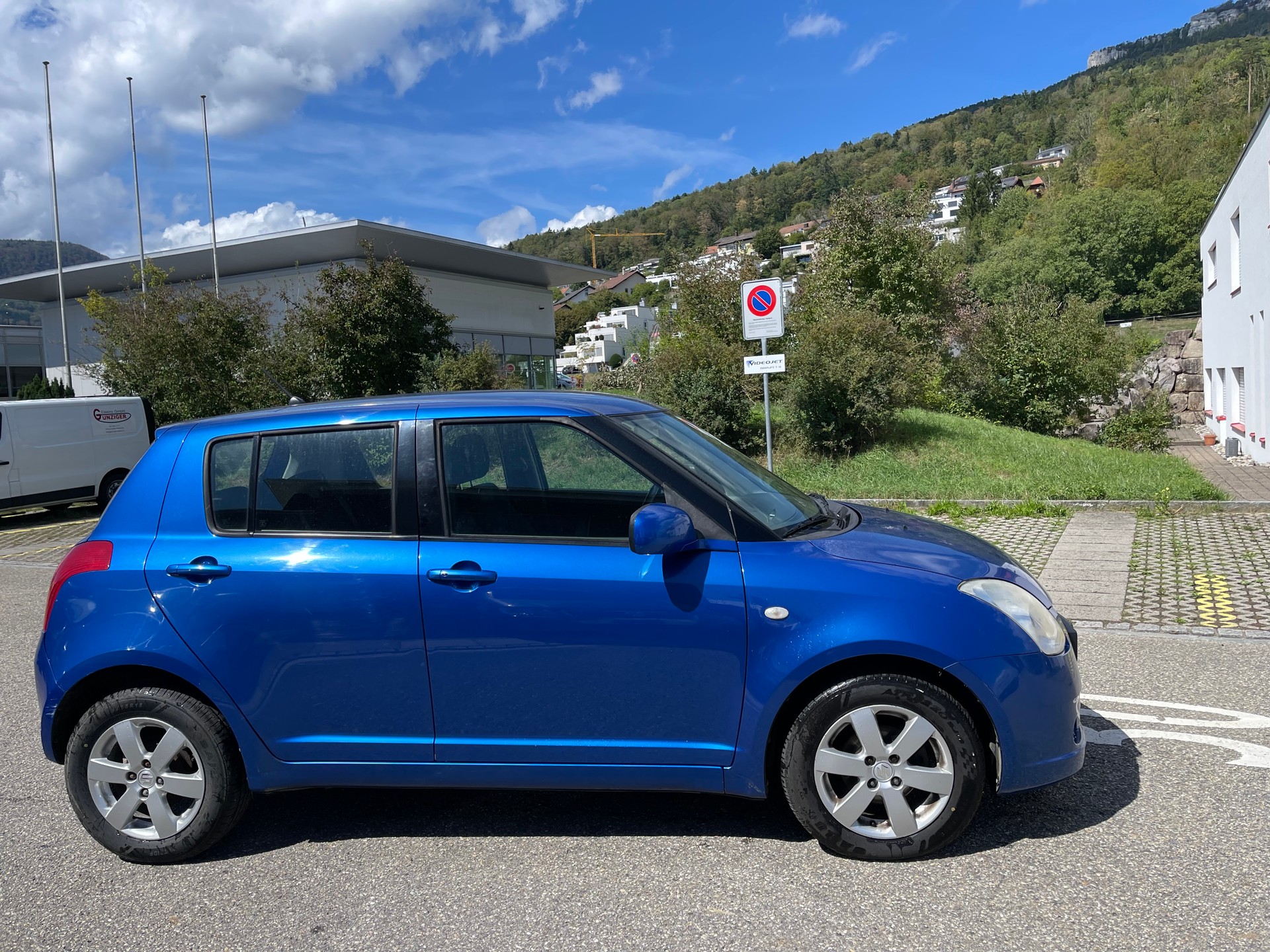 SUZUKI Swift 1.3i 16V GL Top 4x4-image-6