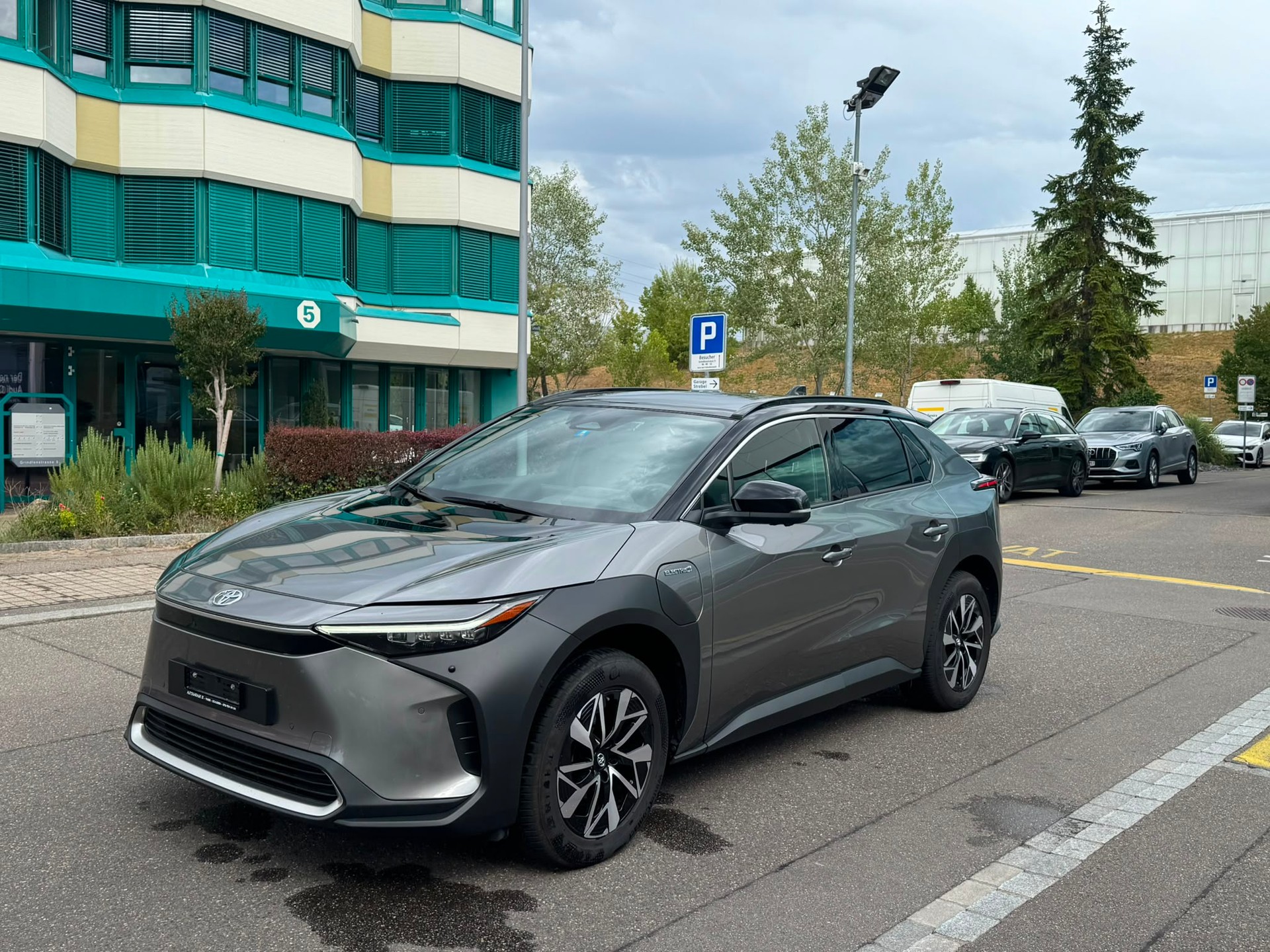 TOYOTA Premium AWD-image-1