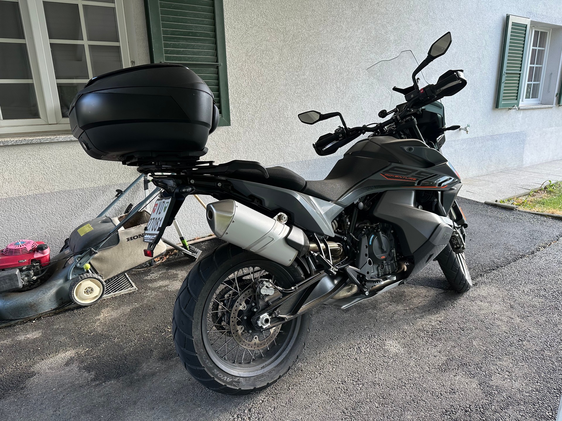 KTM 890 Adventure-image-2