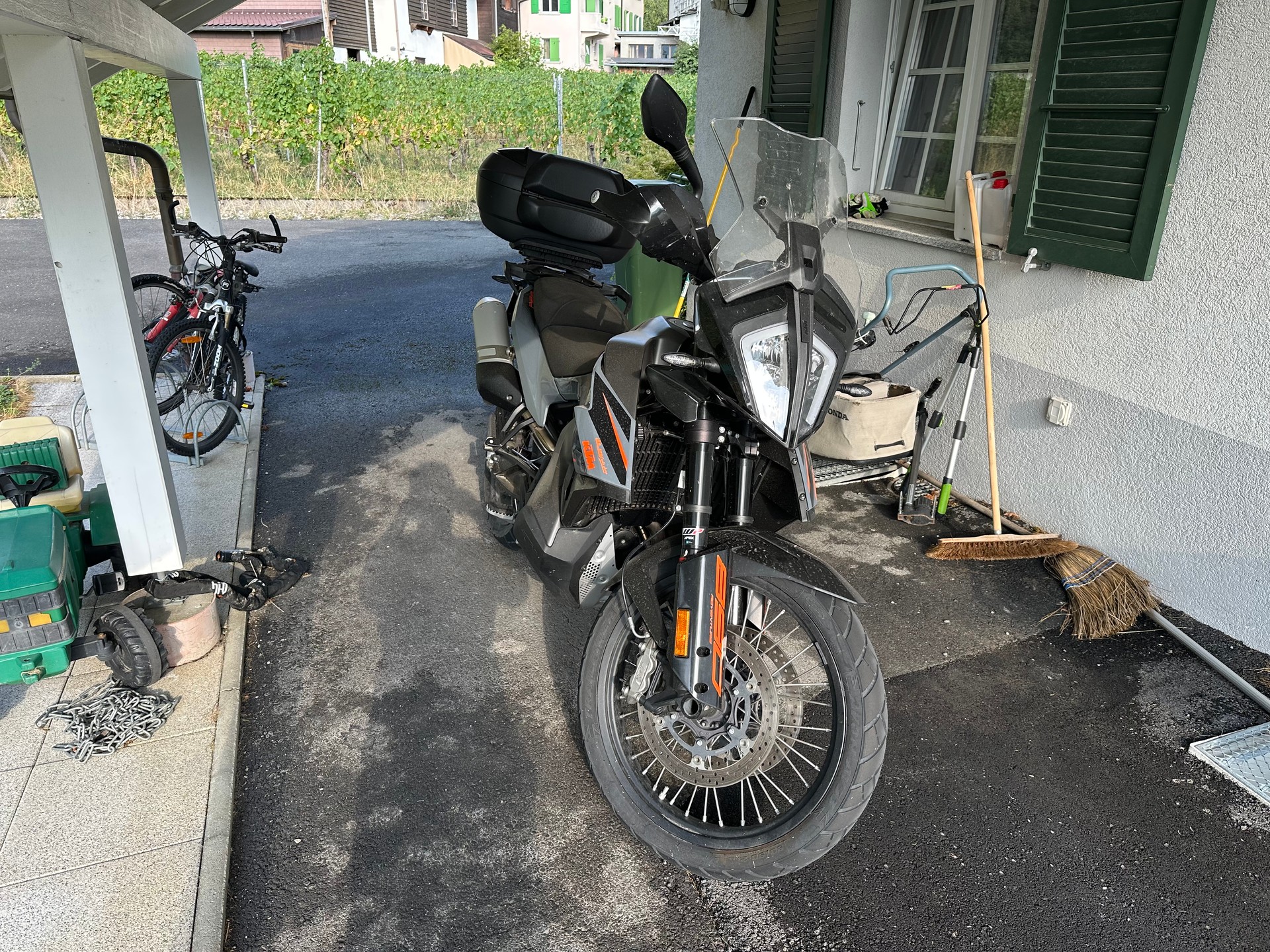 KTM 890 Adventure-image-1