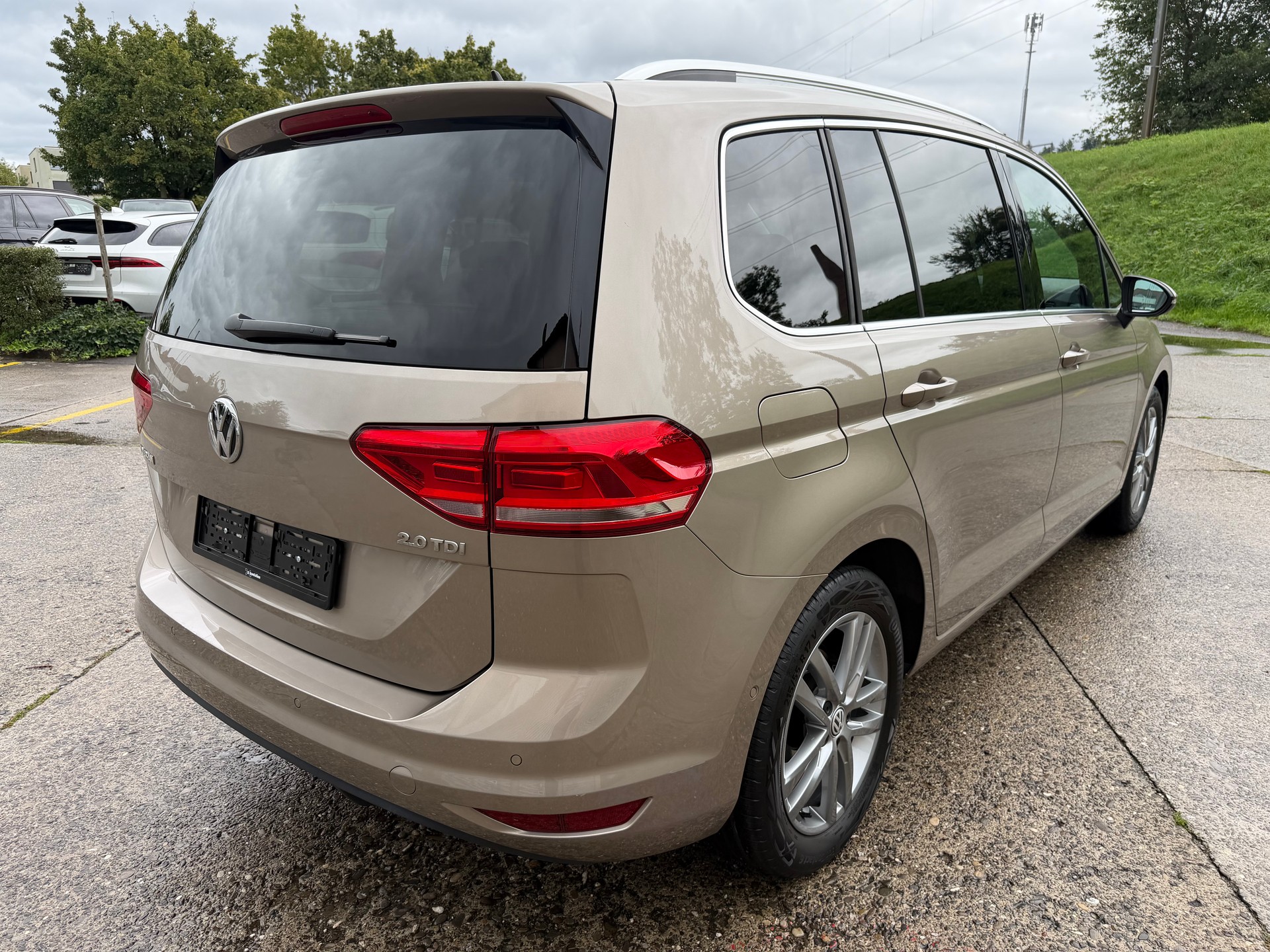VW Touran 2.0 TDI BlueMotion Technology Highline-image-4