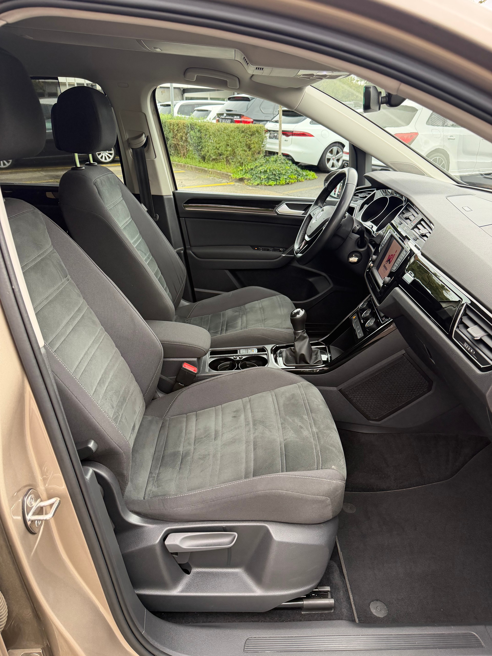 VW Touran 2.0 TDI BlueMotion Technology Highline-image-14
