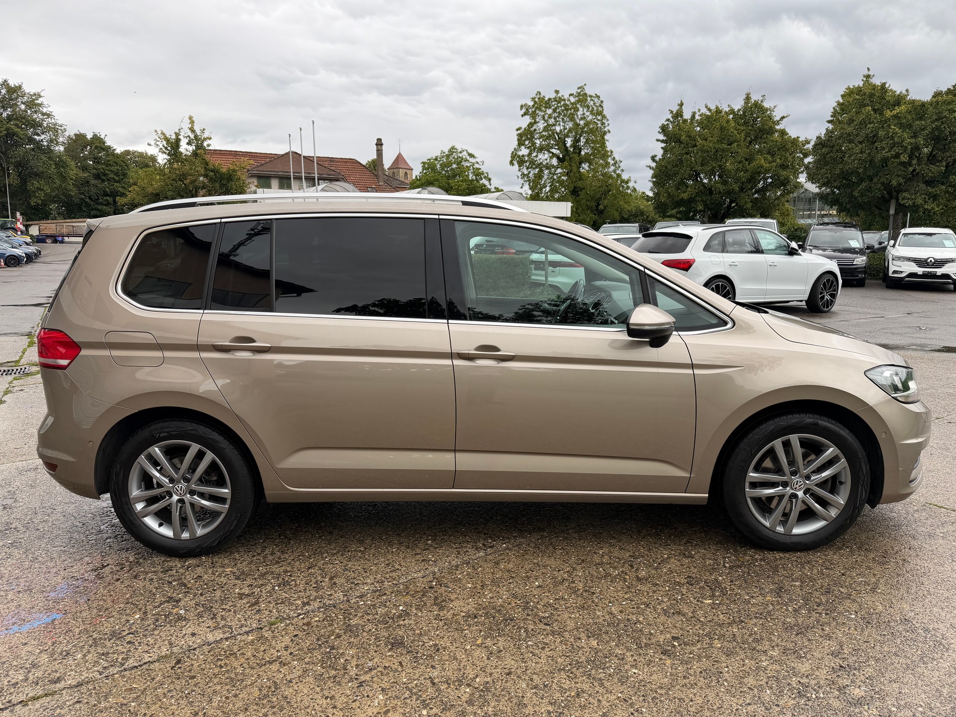 VW Touran 2.0 TDI BlueMotion Technology Highline-image-5