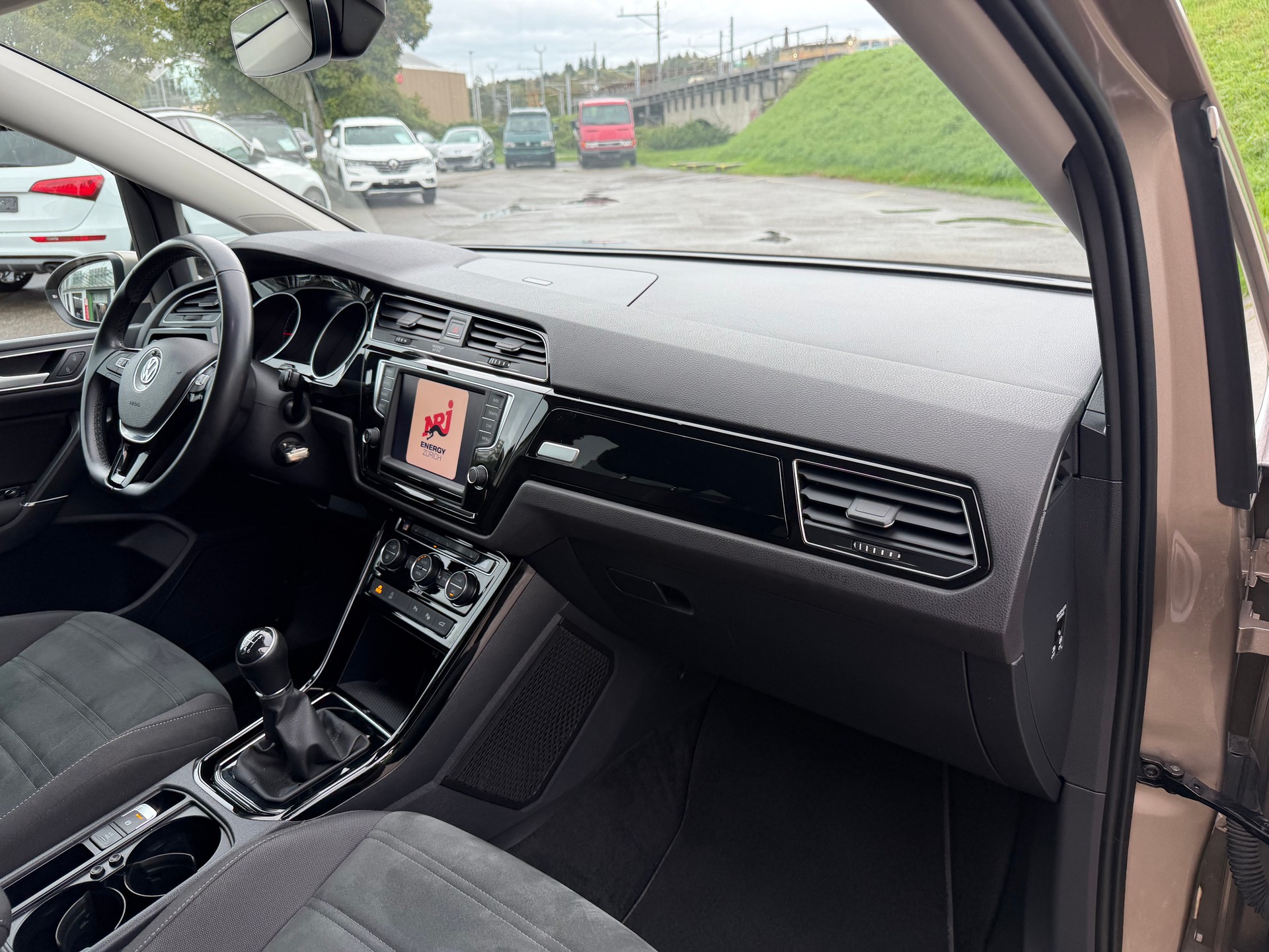 VW Touran 2.0 TDI BlueMotion Technology Highline-image-16