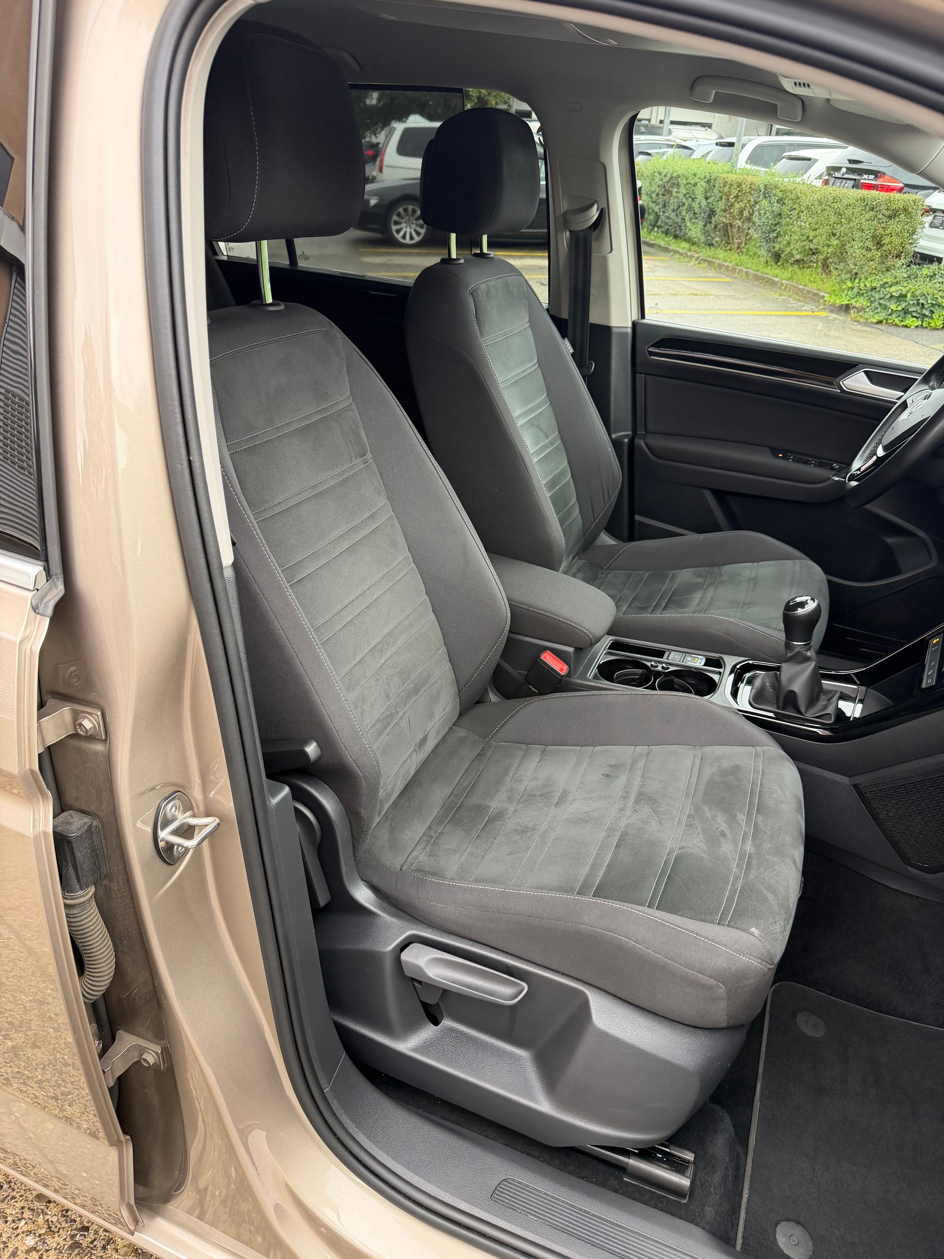 VW Touran 2.0 TDI BlueMotion Technology Highline-image-15