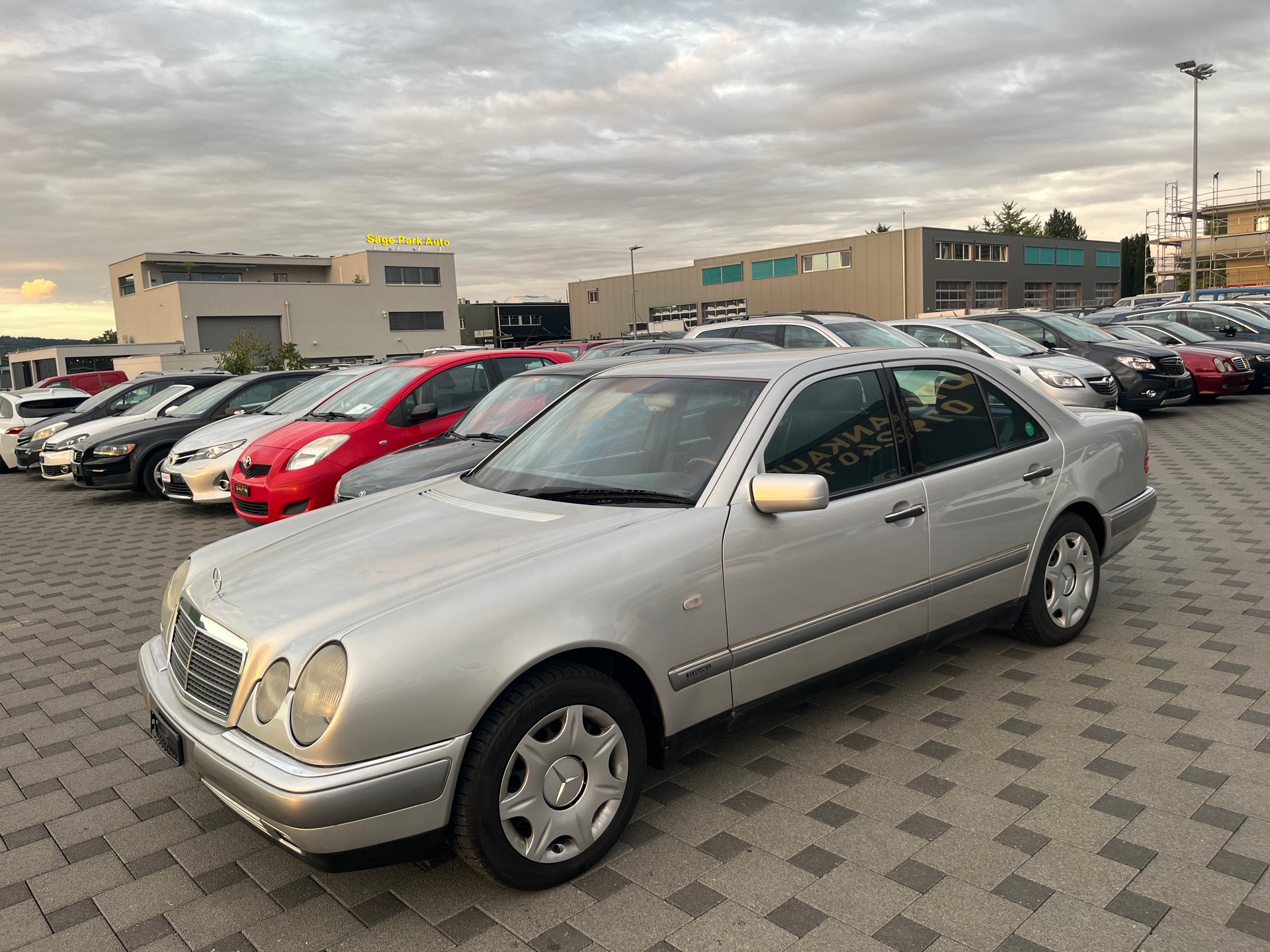 MERCEDES-BENZ E 290 TD Classic-image-2