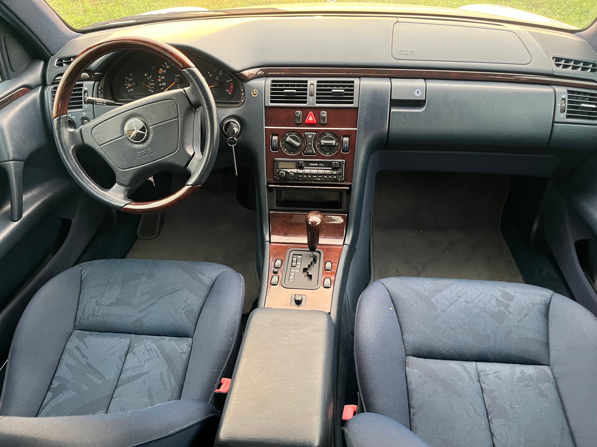 MERCEDES-BENZ E 290 TD Classic-image-9