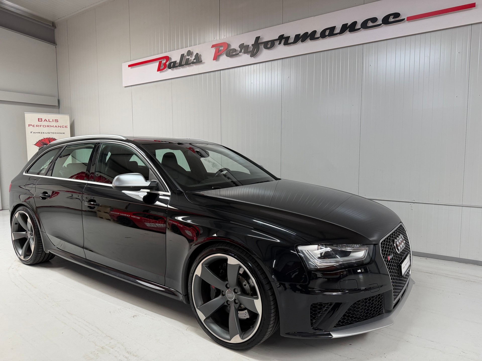 AUDI RS4 Avant 4.2 FSI V8 quattro S-tronic