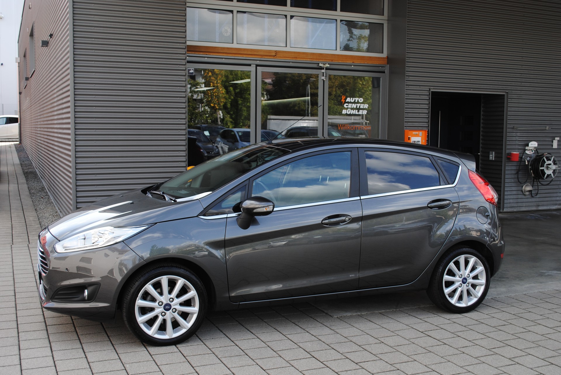 FORD Fiesta 1.0 SCTi Titanium-showroom-element-3