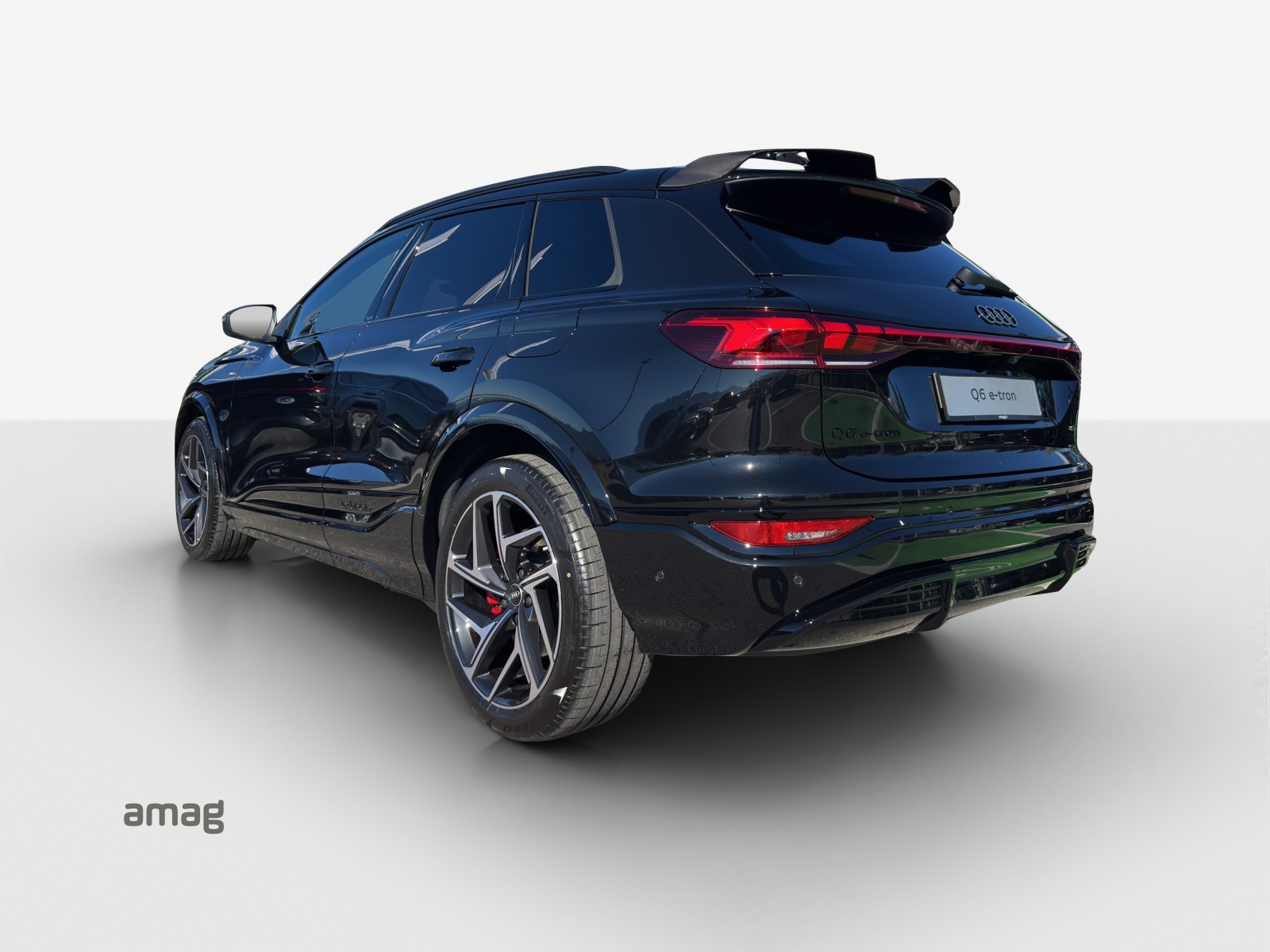 AUDI Q6 e-tron quattro-showroom-element-3
