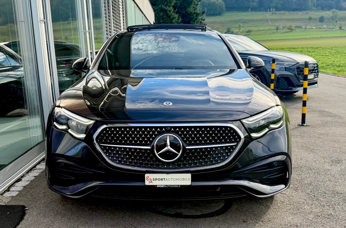 MERCEDES-BENZ E 300 e AMG Line 4Matic EQ Hybrid 9G-Tronic-showroom-element-3