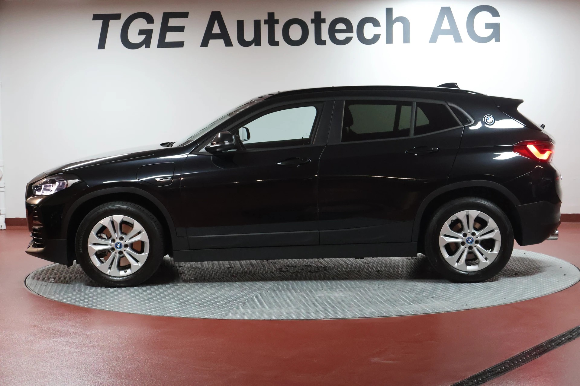 BMW X2 xDrive 25e Steptronic-showroom-element-3