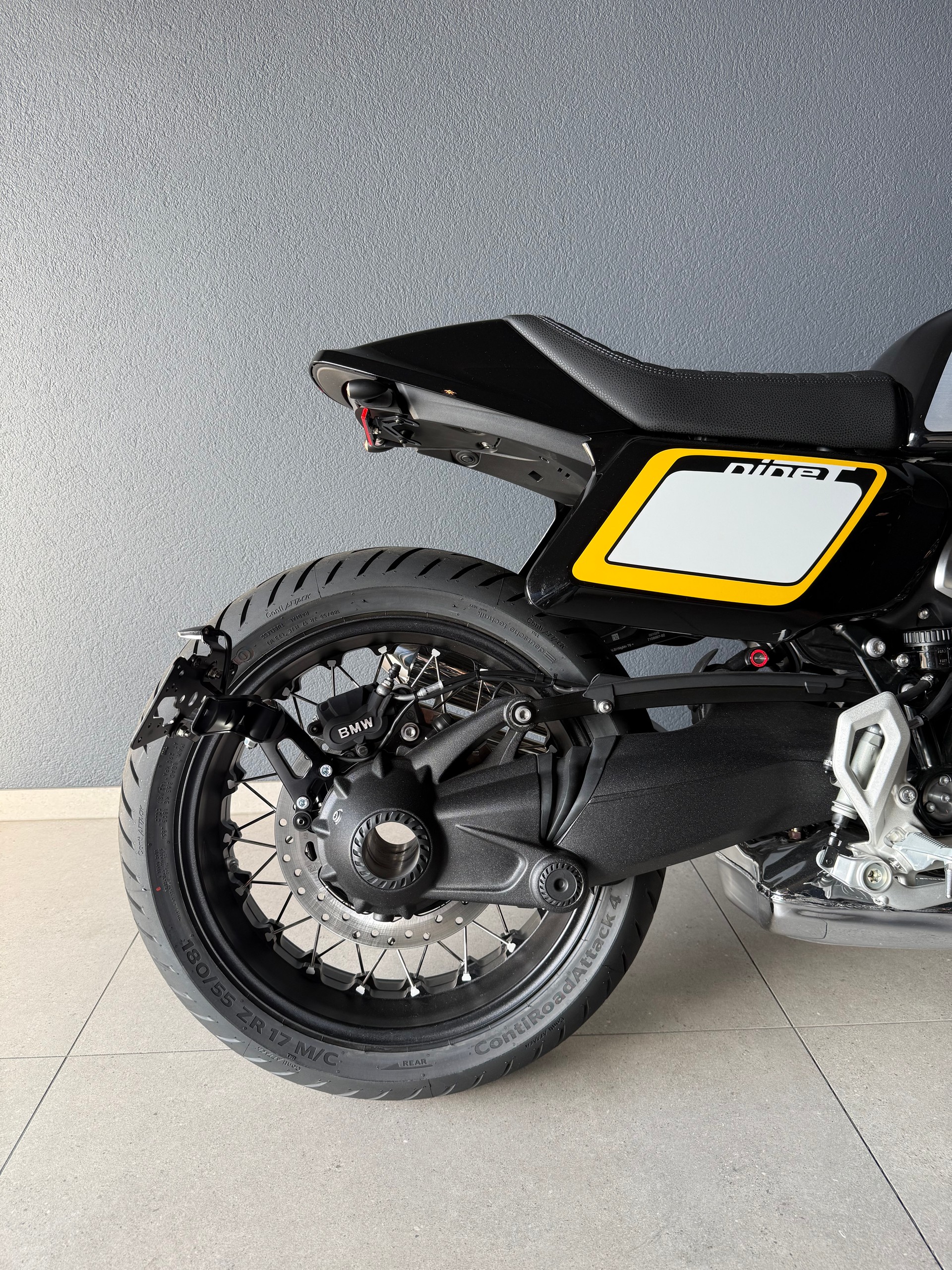 BMW R 12 nine T-image-12
