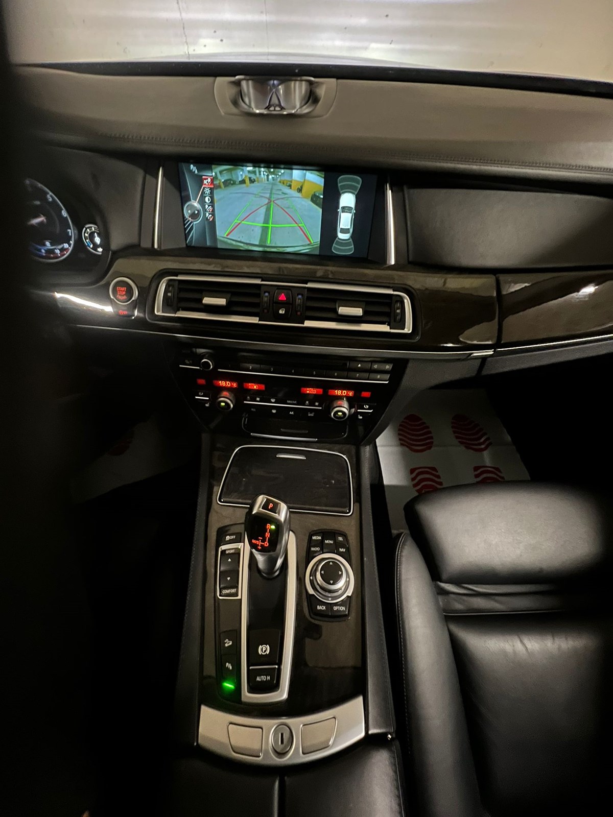 BMW 750i xDrive-image-15