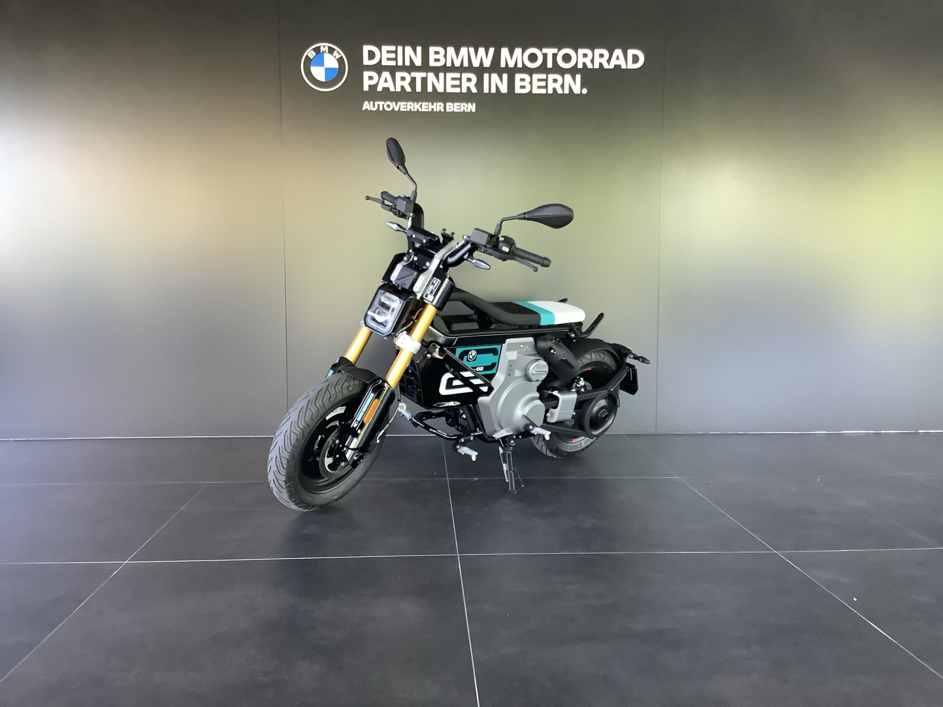 BMW CE 02-image-1