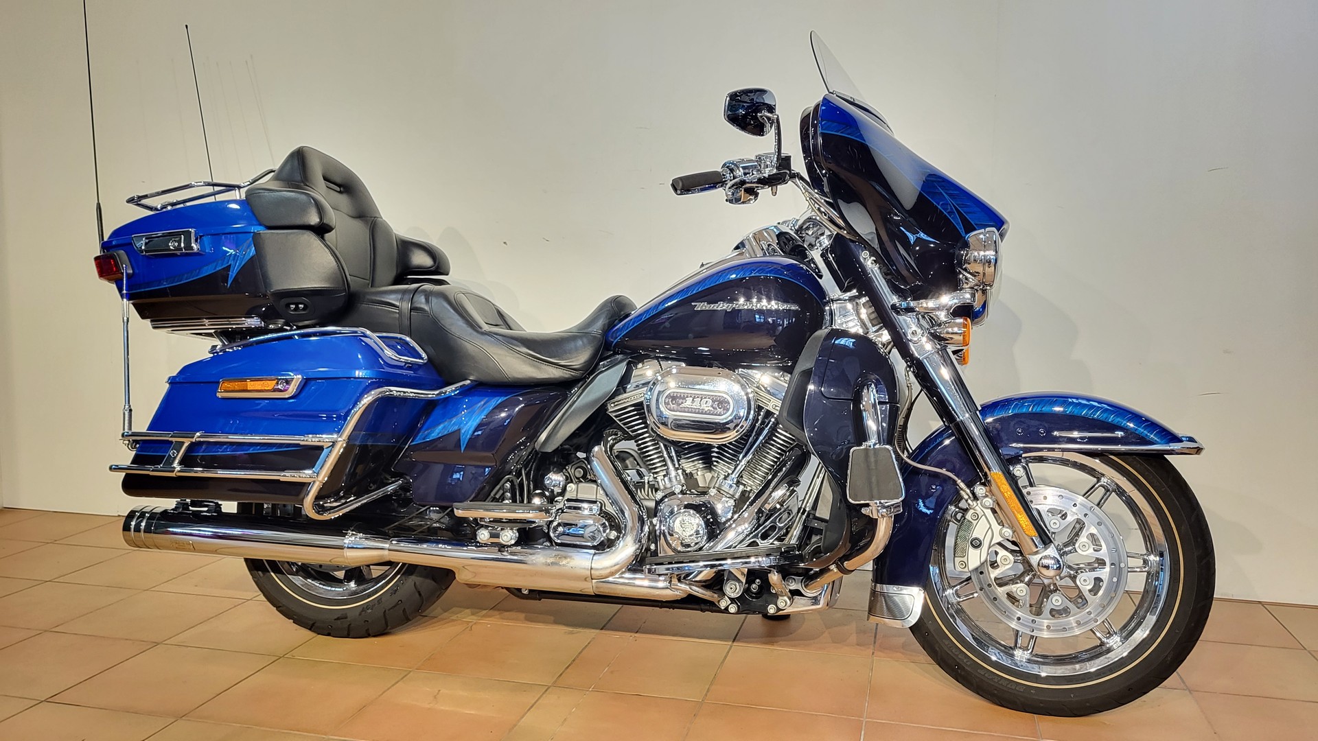 HARLEY-DAVIDSON FLHTKSE Electra Glide Ultra Limited CVO-image-2