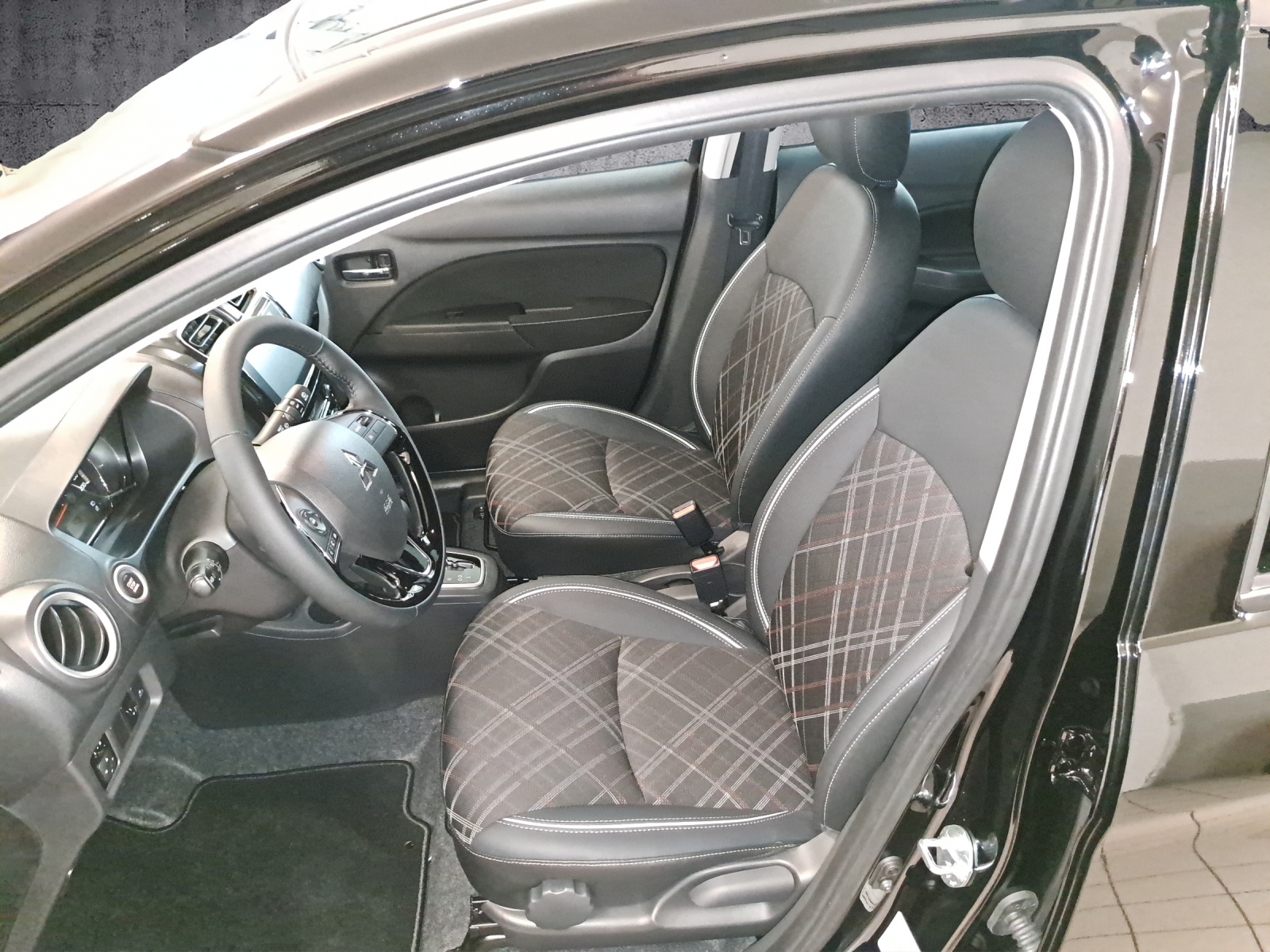 MITSUBISHI Space Star 1.2 MIVEC Intense+ CVT-image-9