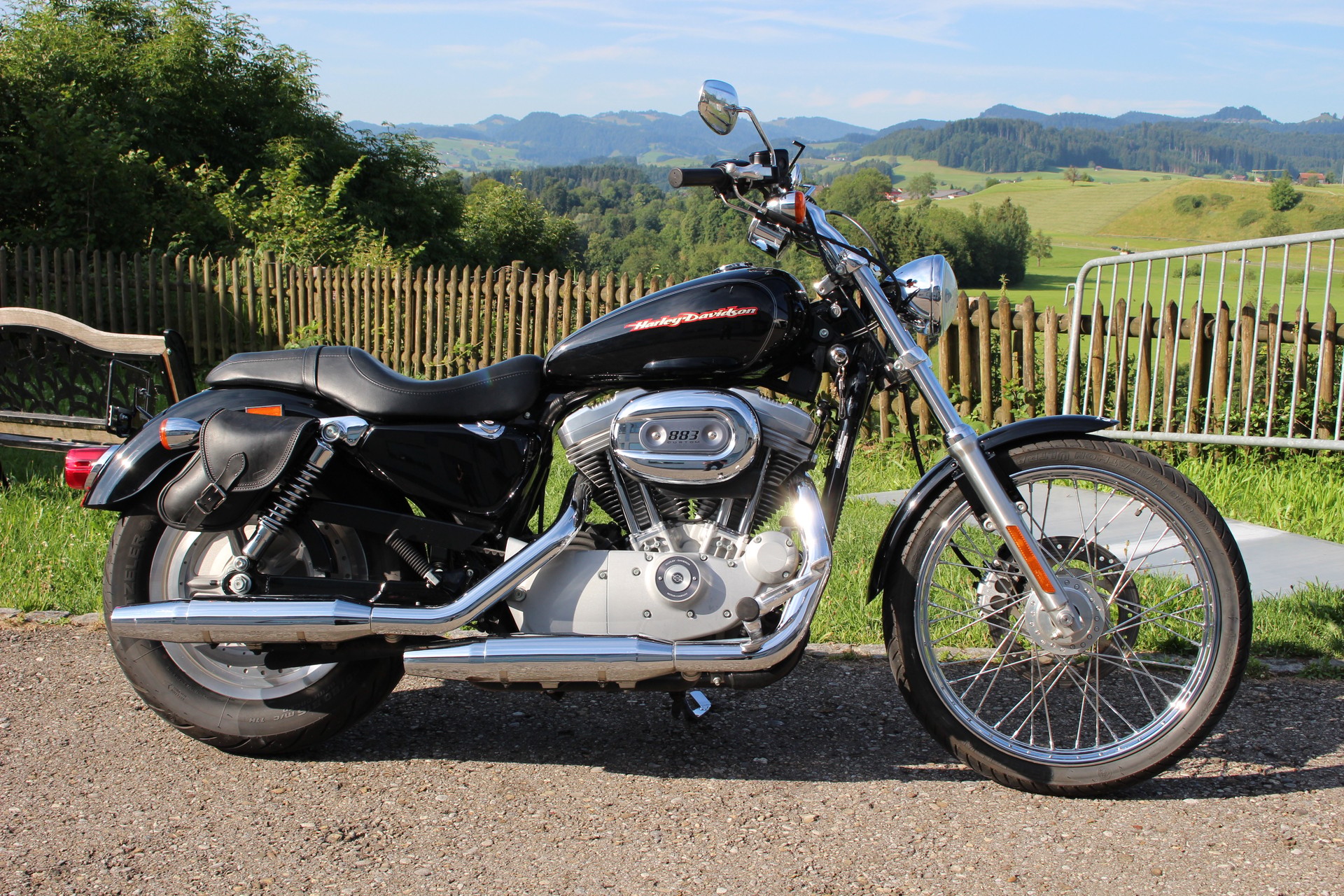 HARLEY-DAVIDSON XL 883 C Sportster Custom