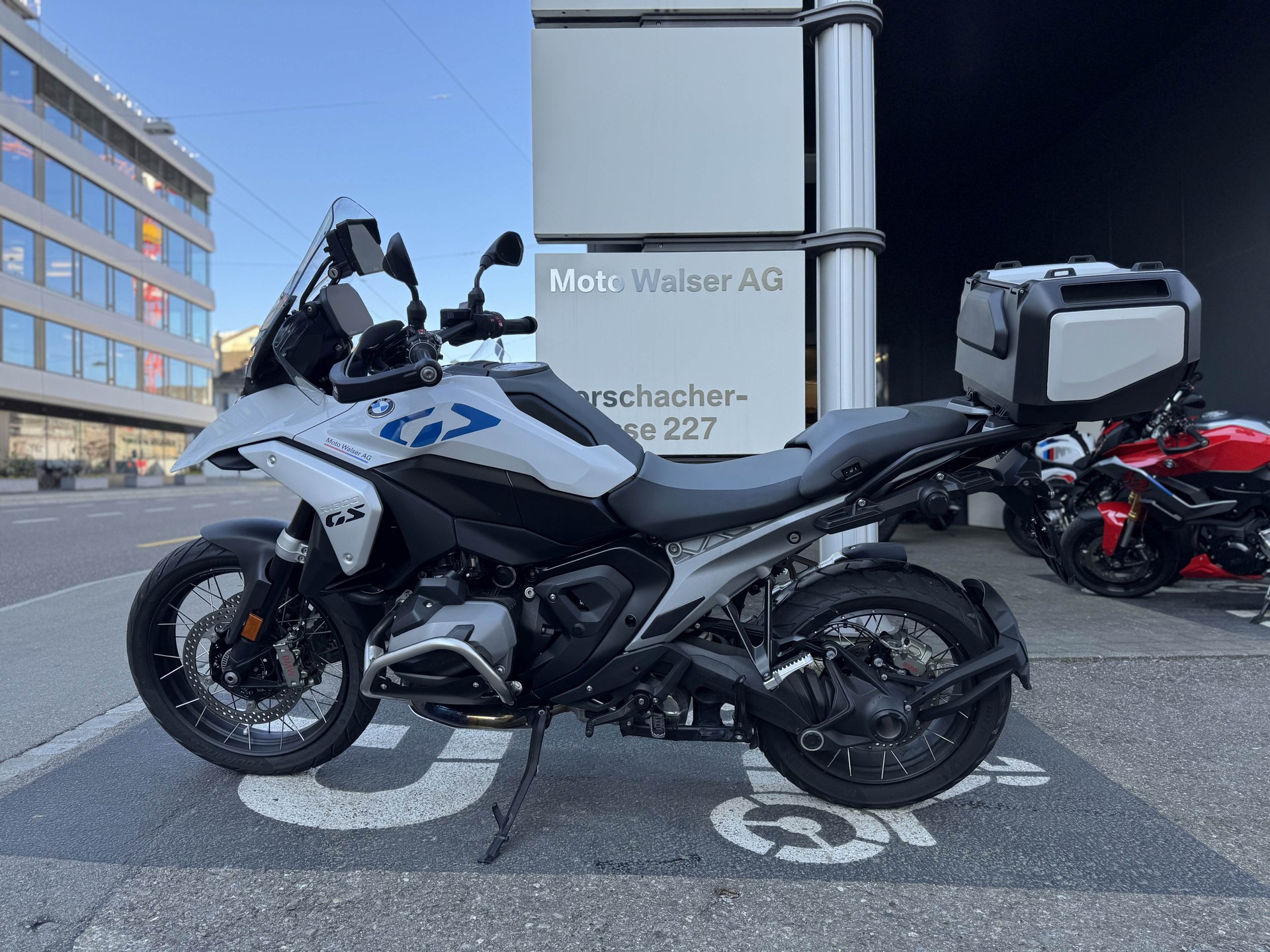 BMW R 1300 GS-image-1