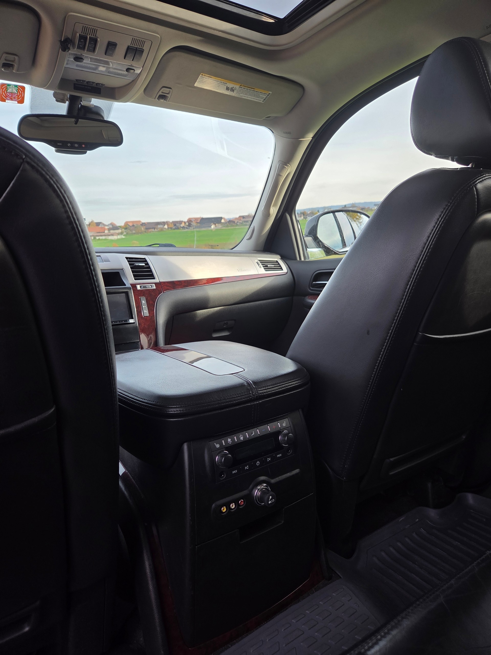 CADILLAC ESV Flexfuel (Ethanol E85)-image-7