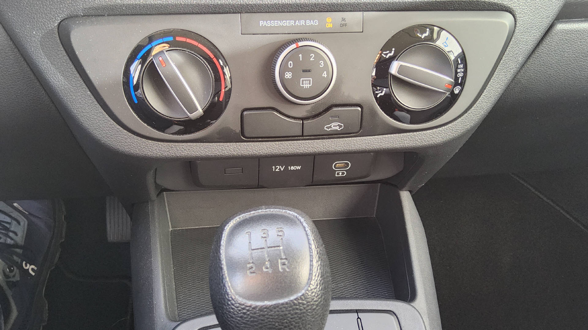 HYUNDAI i10 1.0 Pica Kat F/G 45/30 km/h-showroom-element-3