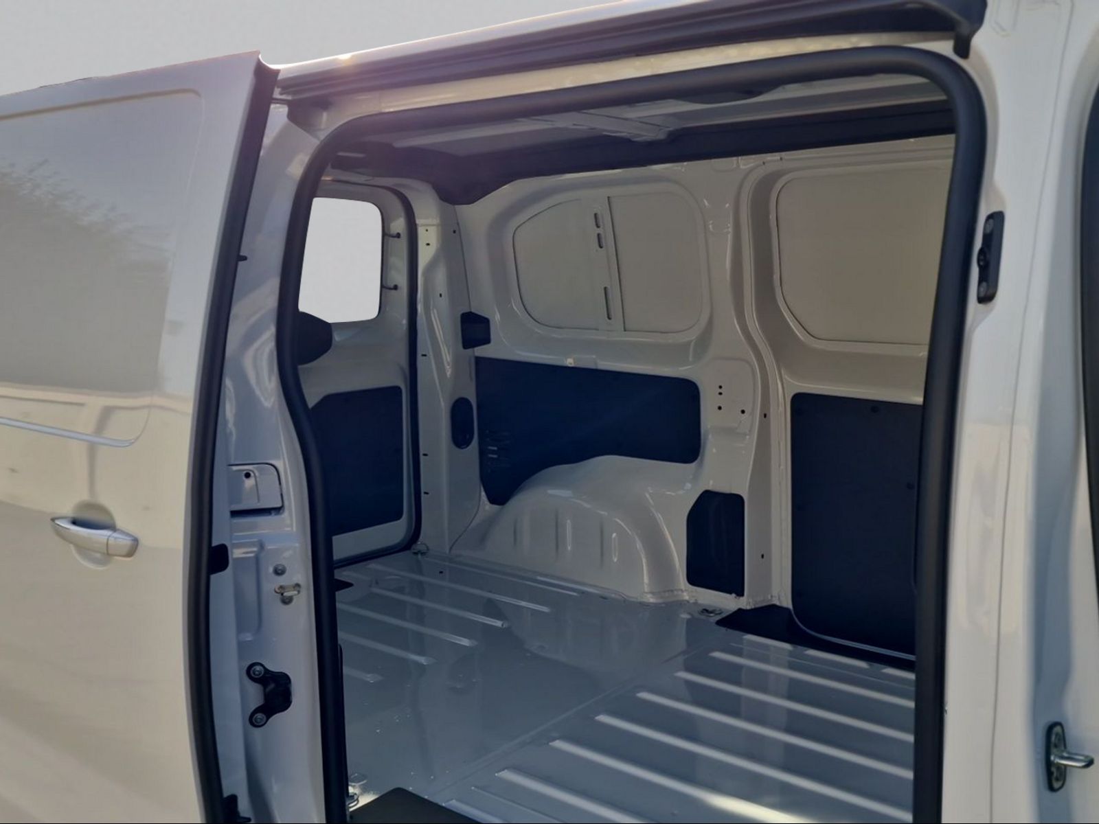 PEUGEOT e-Expert Kaw. Standard 75 kWh-image-7