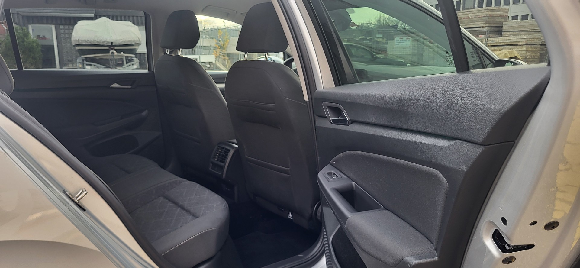 VW Golf Variant 2.0 TDI Life DSG-image-15