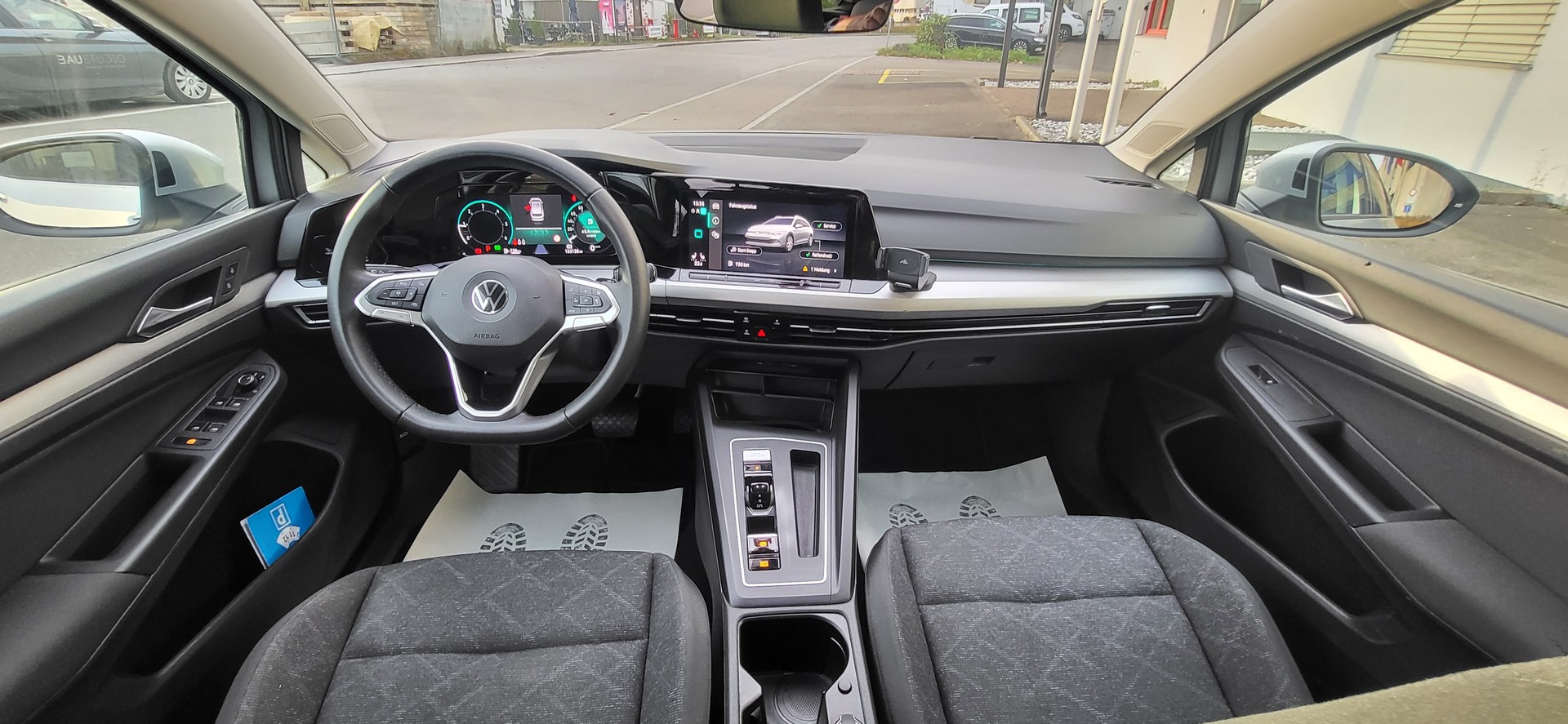 VW Golf Variant 2.0 TDI Life DSG-image-8