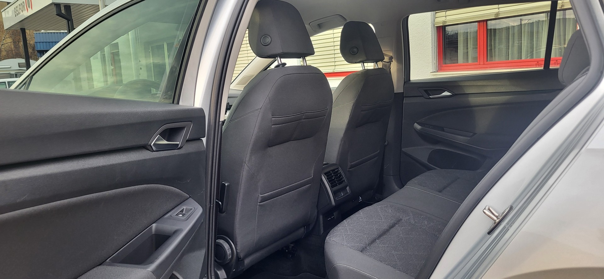 VW Golf Variant 2.0 TDI Life DSG-image-11