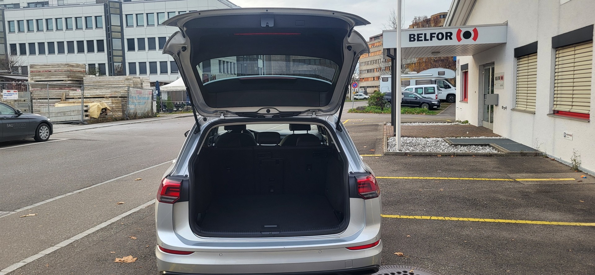 VW Golf Variant 2.0 TDI Life DSG-image-12