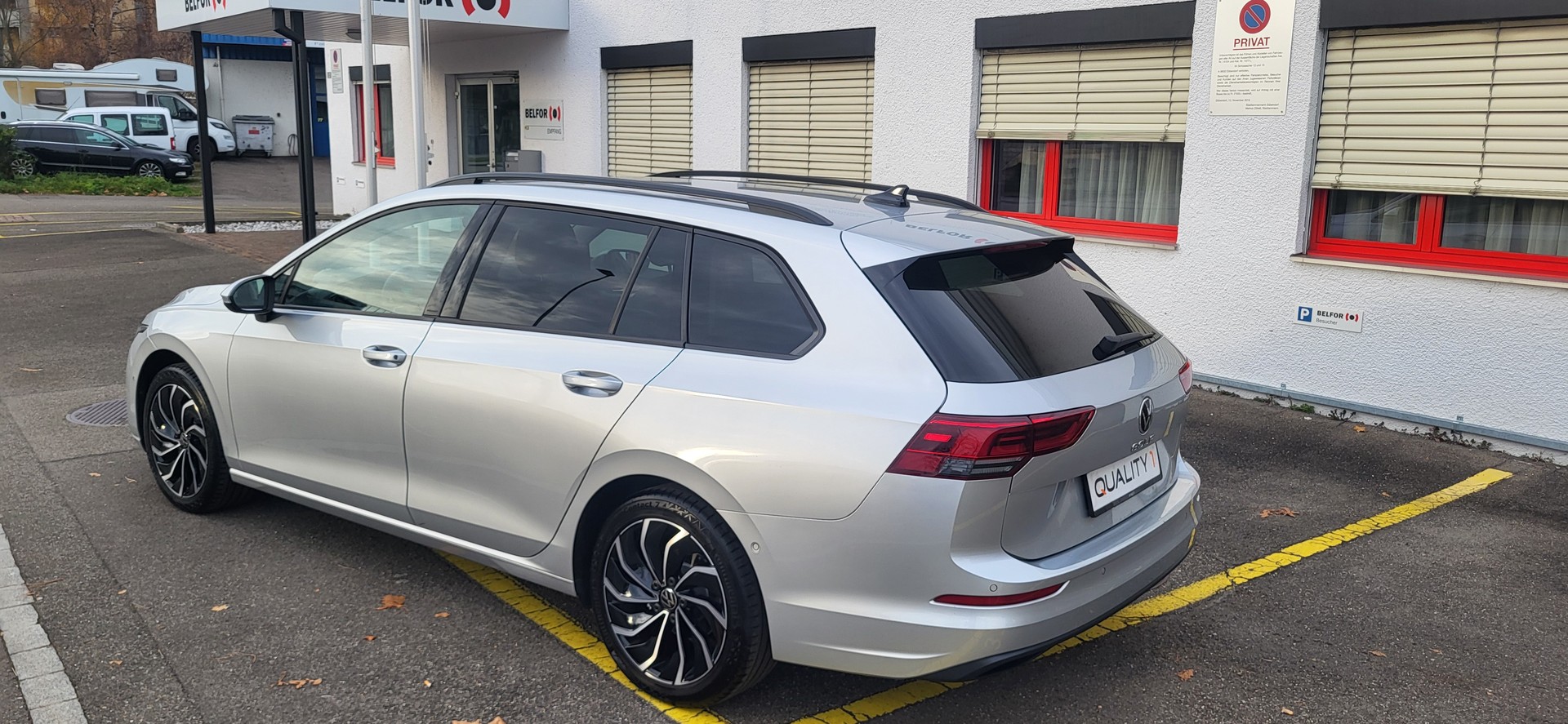 VW Golf Variant 2.0 TDI Life DSG-image-5