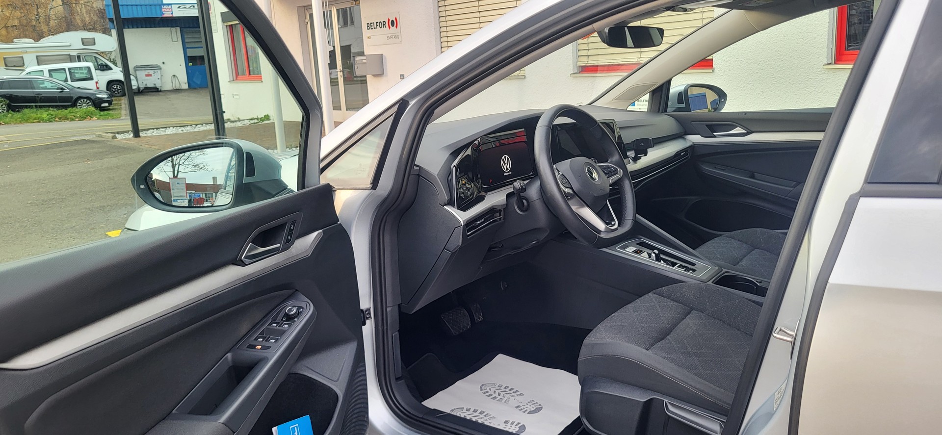 VW Golf Variant 2.0 TDI Life DSG-image-10
