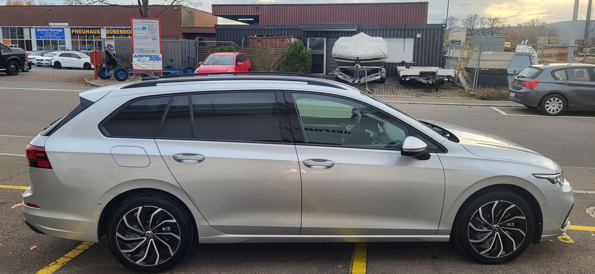 VW Golf Variant 2.0 TDI Life DSG-image-13