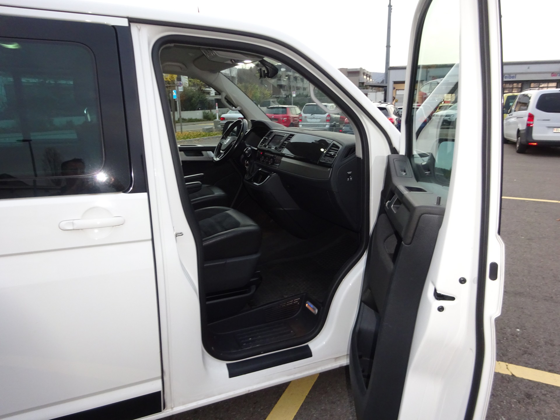 VW T6 Multivan 2.0 Bi-TDI Comfort. Gen. Six 4Mot. DSG-image-4