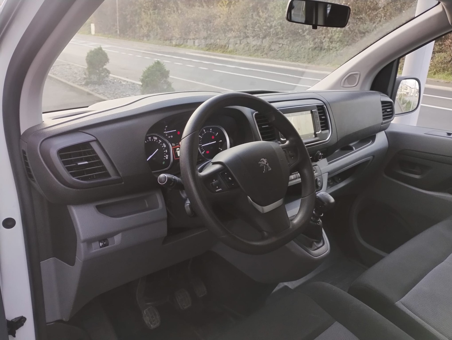 PEUGEOT Expert 2.0 BlueHDi 150 S&S Standard-image-4