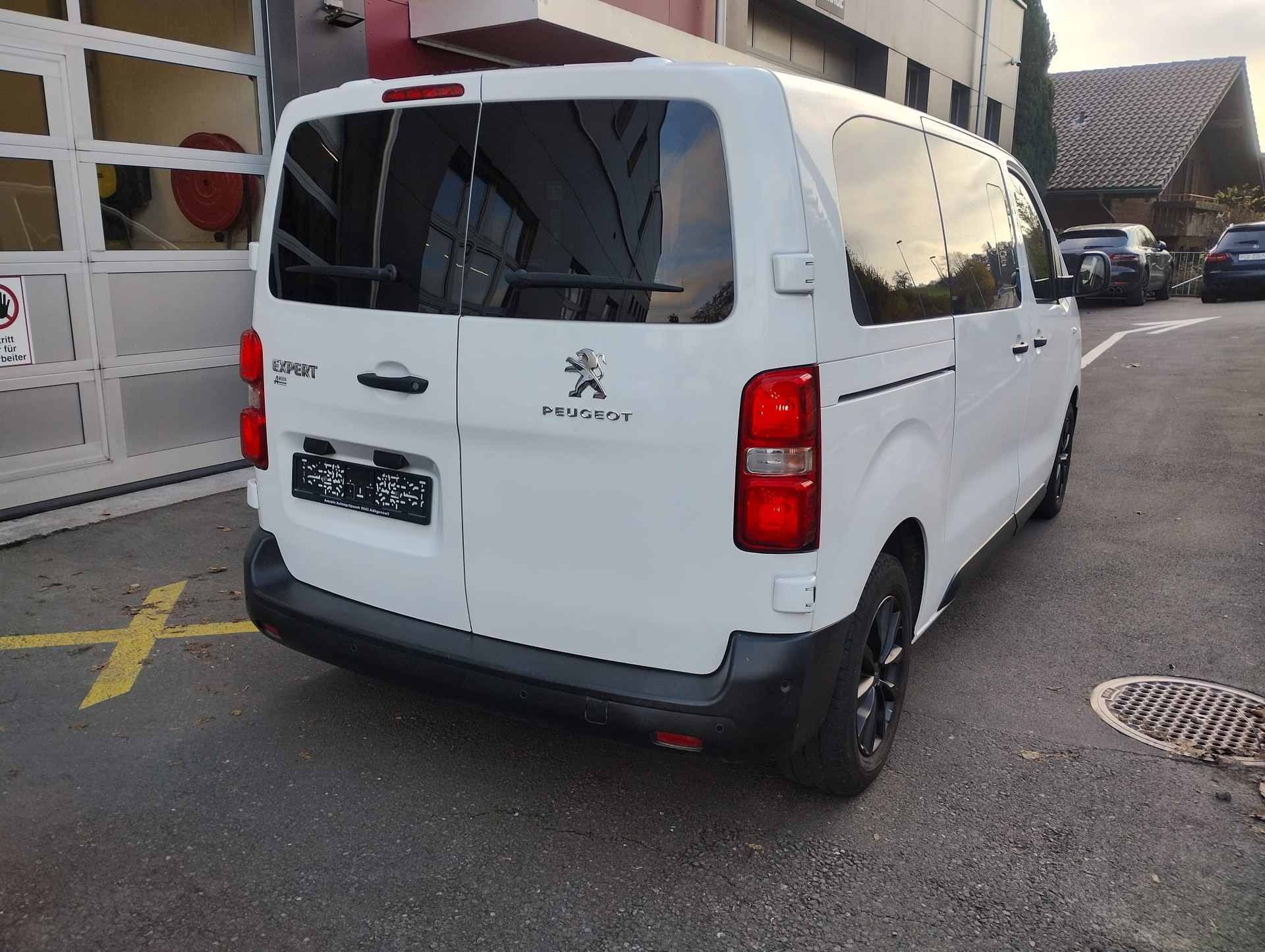 PEUGEOT Expert 2.0 BlueHDi 150 S&S Standard-image-2