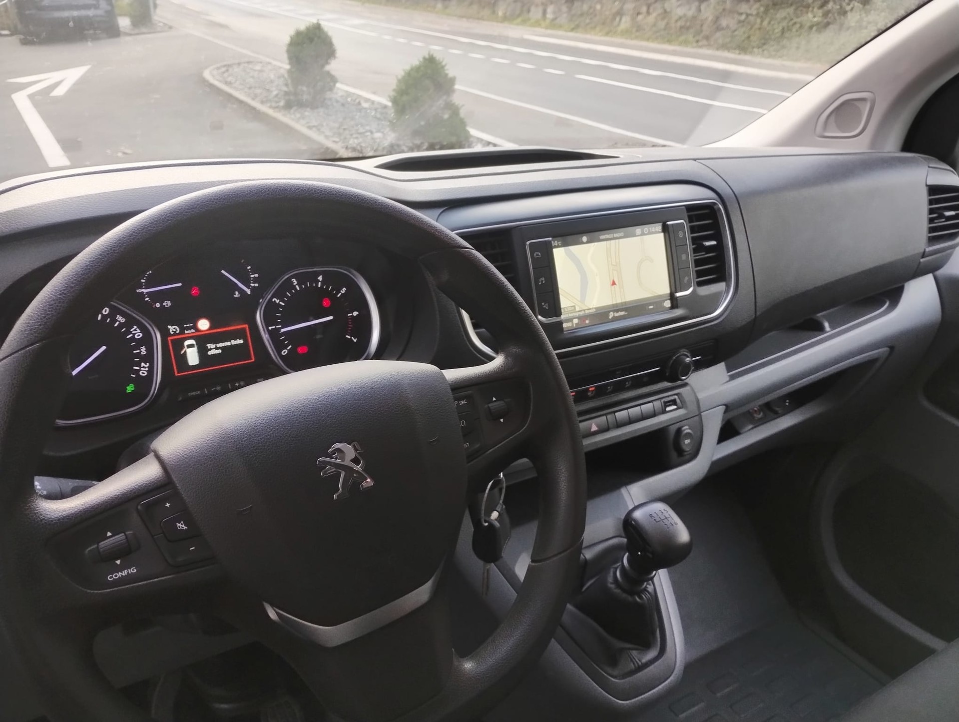 PEUGEOT Expert 2.0 BlueHDi 150 S&S Standard-image-5
