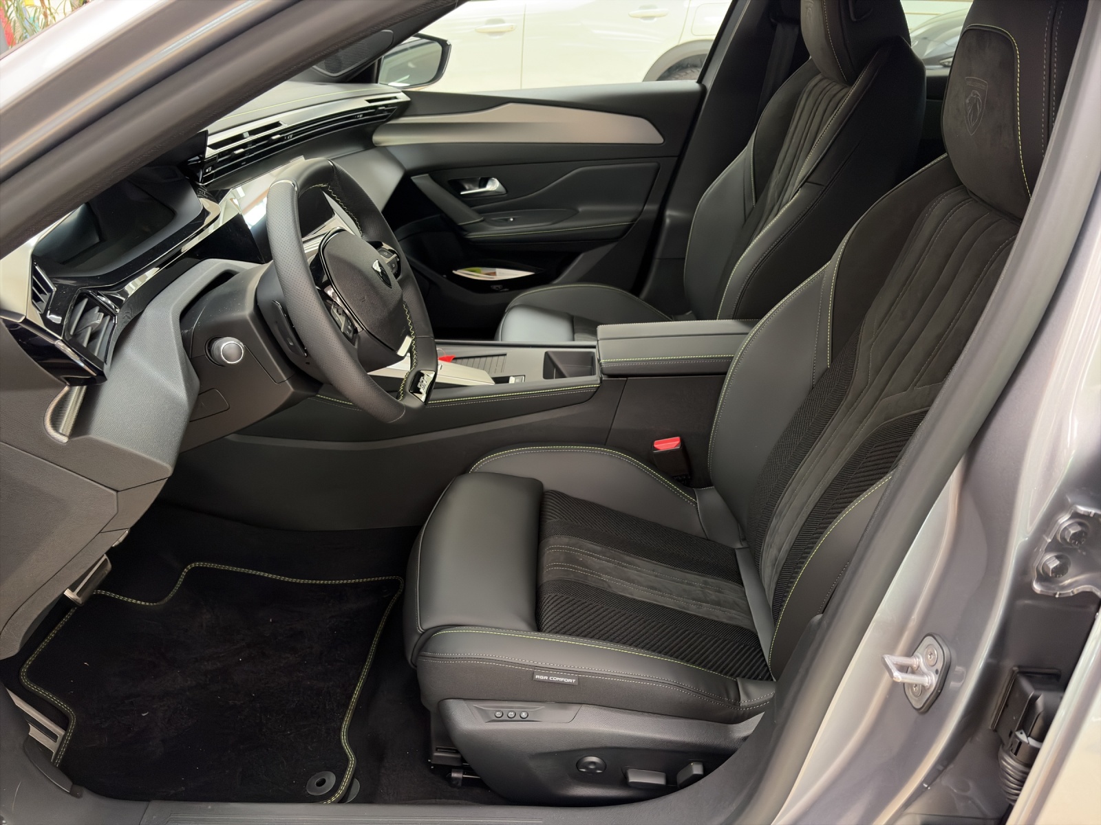 PEUGEOT 308 1.2 Hybrid GT-showroom-element-3