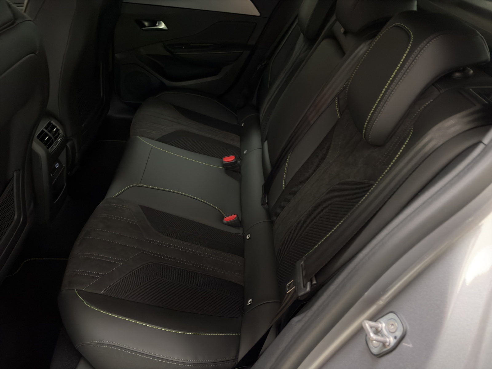 PEUGEOT 308 1.2 Hybrid GT-image-4