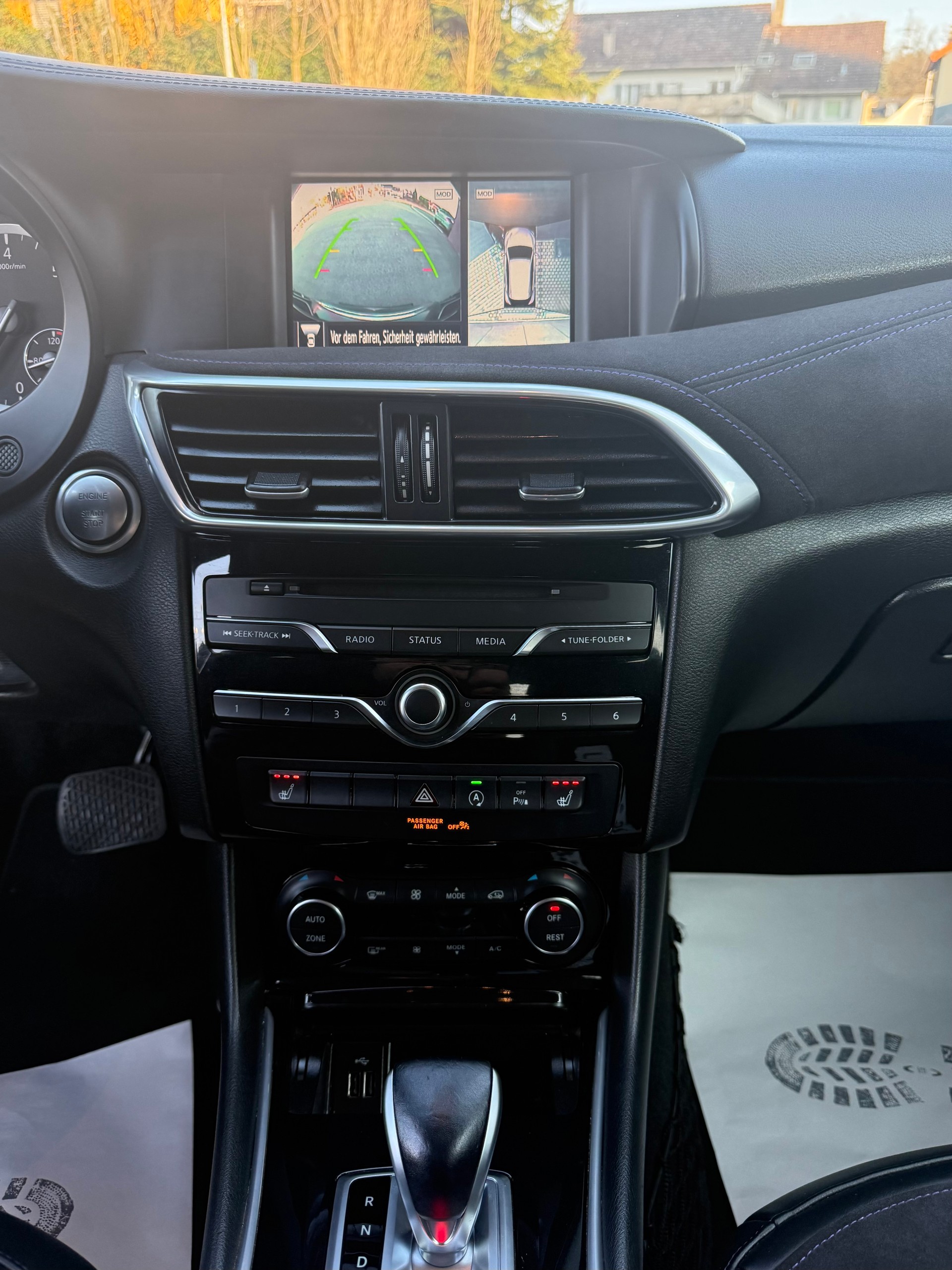 INFINITI Q30 2.2d Premium AWD DCT-image-6