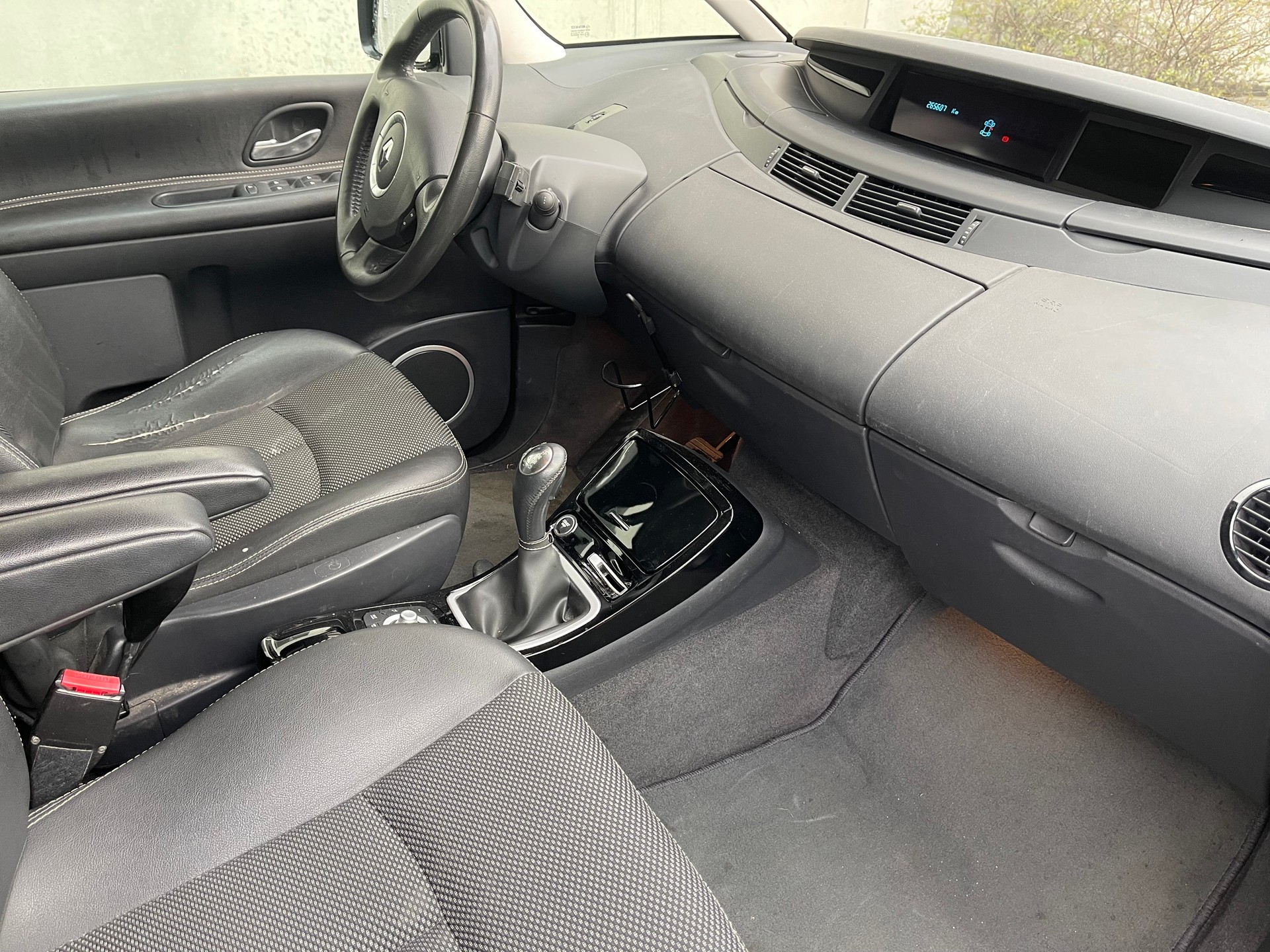 RENAULT Espace 2.0 dCi Swiss Edition Automatic-image-6