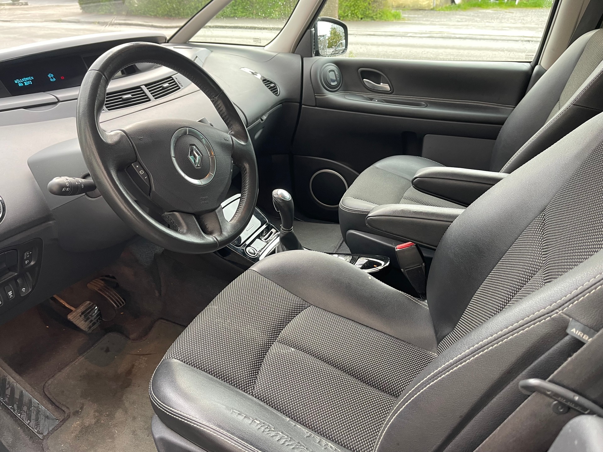 RENAULT Espace 2.0 dCi Swiss Edition Automatic-image-5